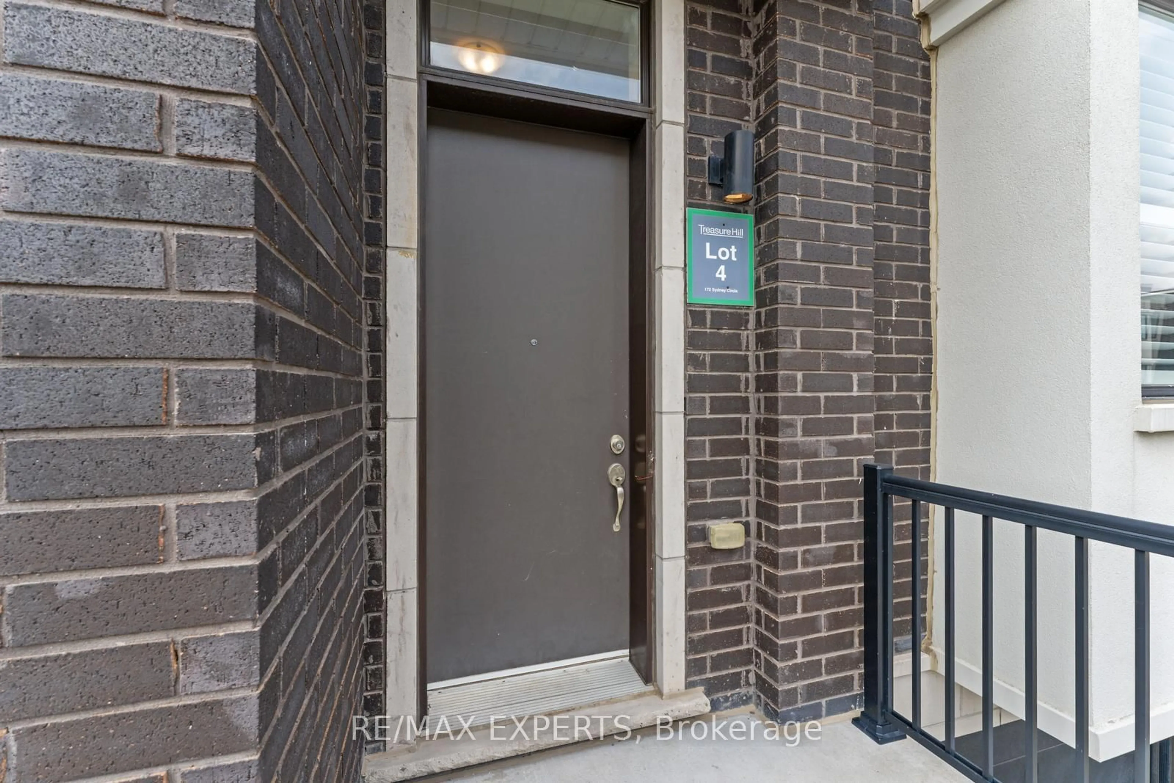 Indoor entryway for 172 Sydney Circ, Vaughan Ontario L4H 4R2