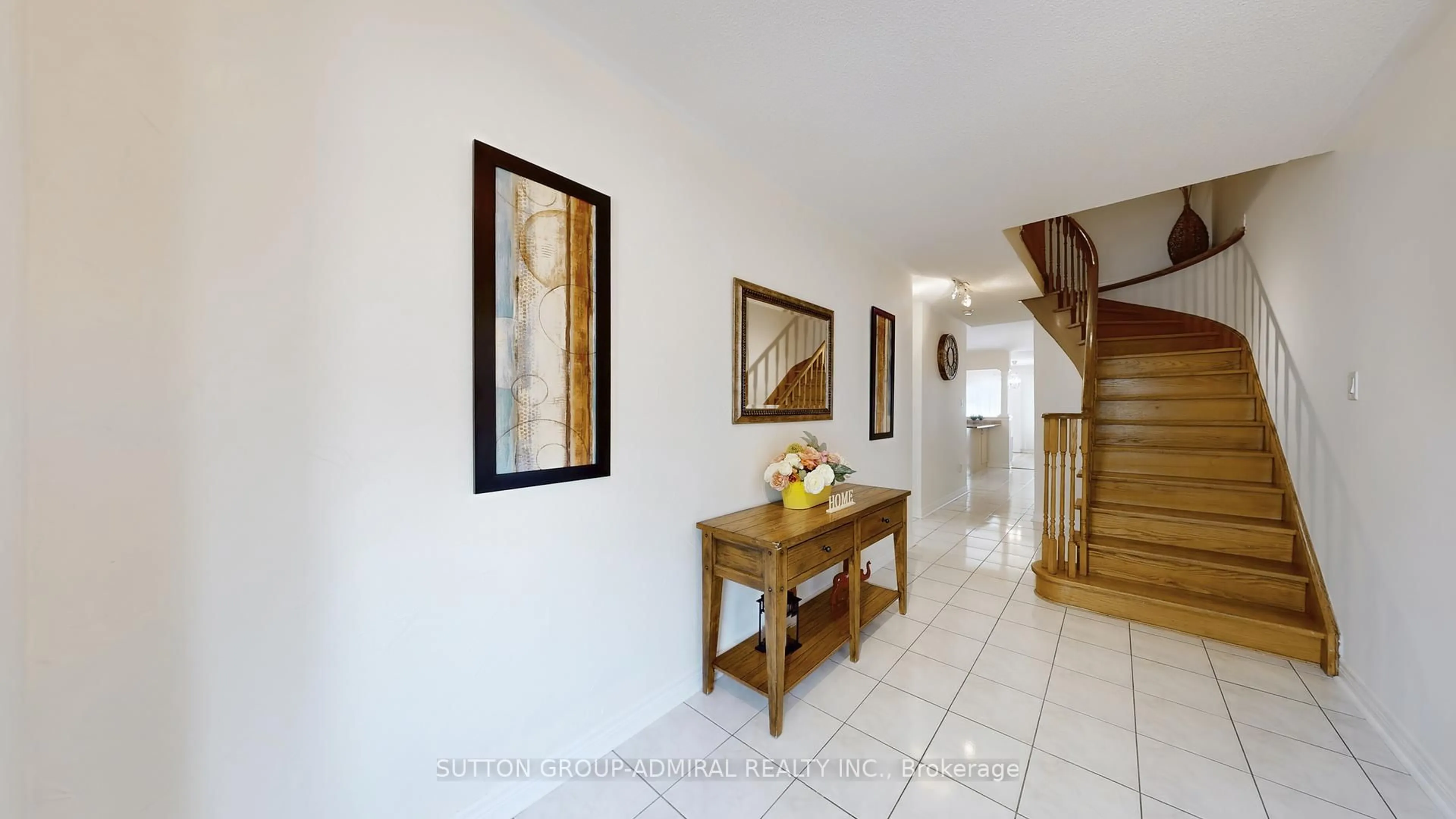 Indoor foyer for 7 Rockview Gdns, Vaughan Ontario L4K 4W4