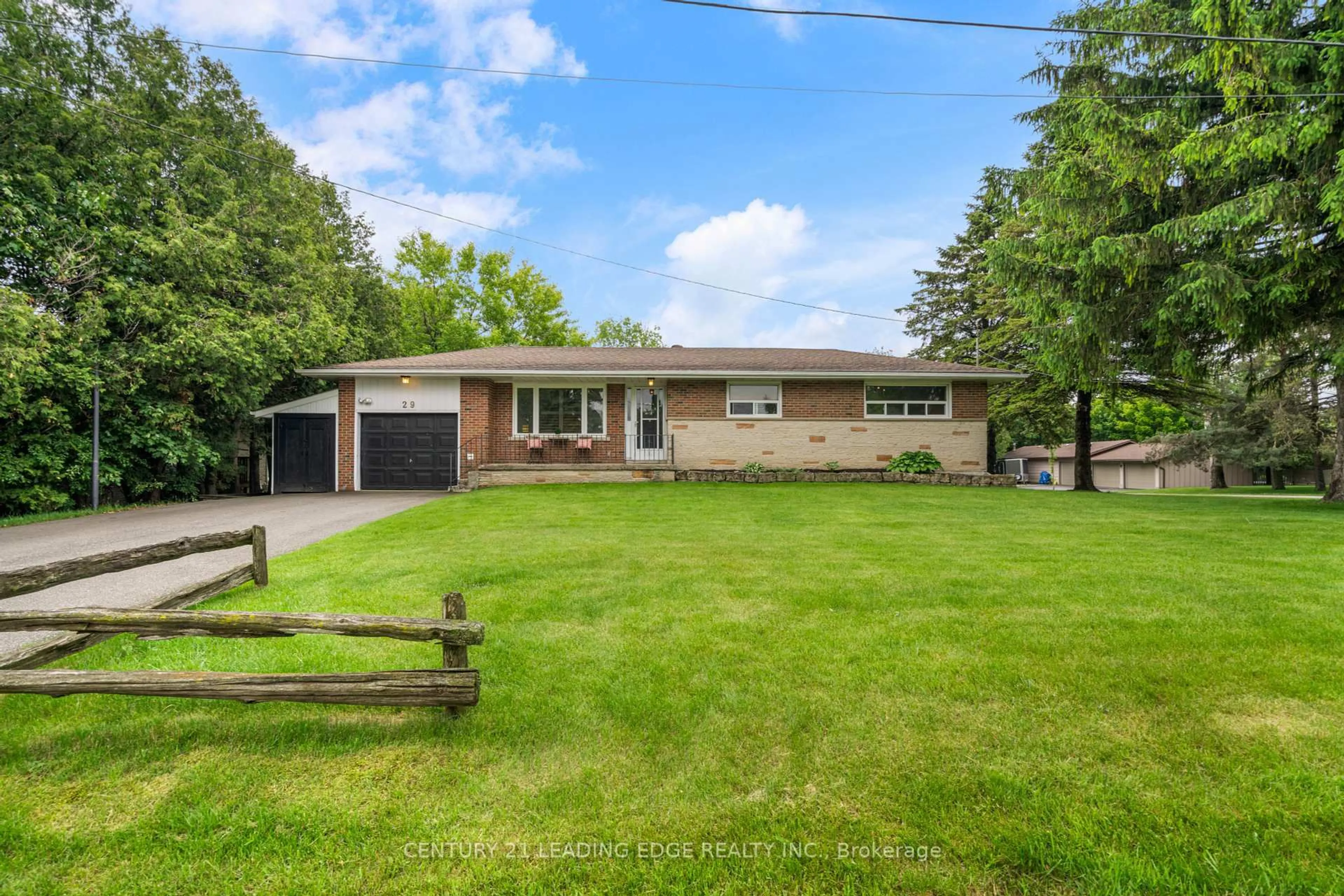 A pic from outside/outdoor area/front of a property/back of a property/a pic from drone, street for 29 Joyce Blvd, Whitchurch-Stouffville Ontario L4A 4N4
