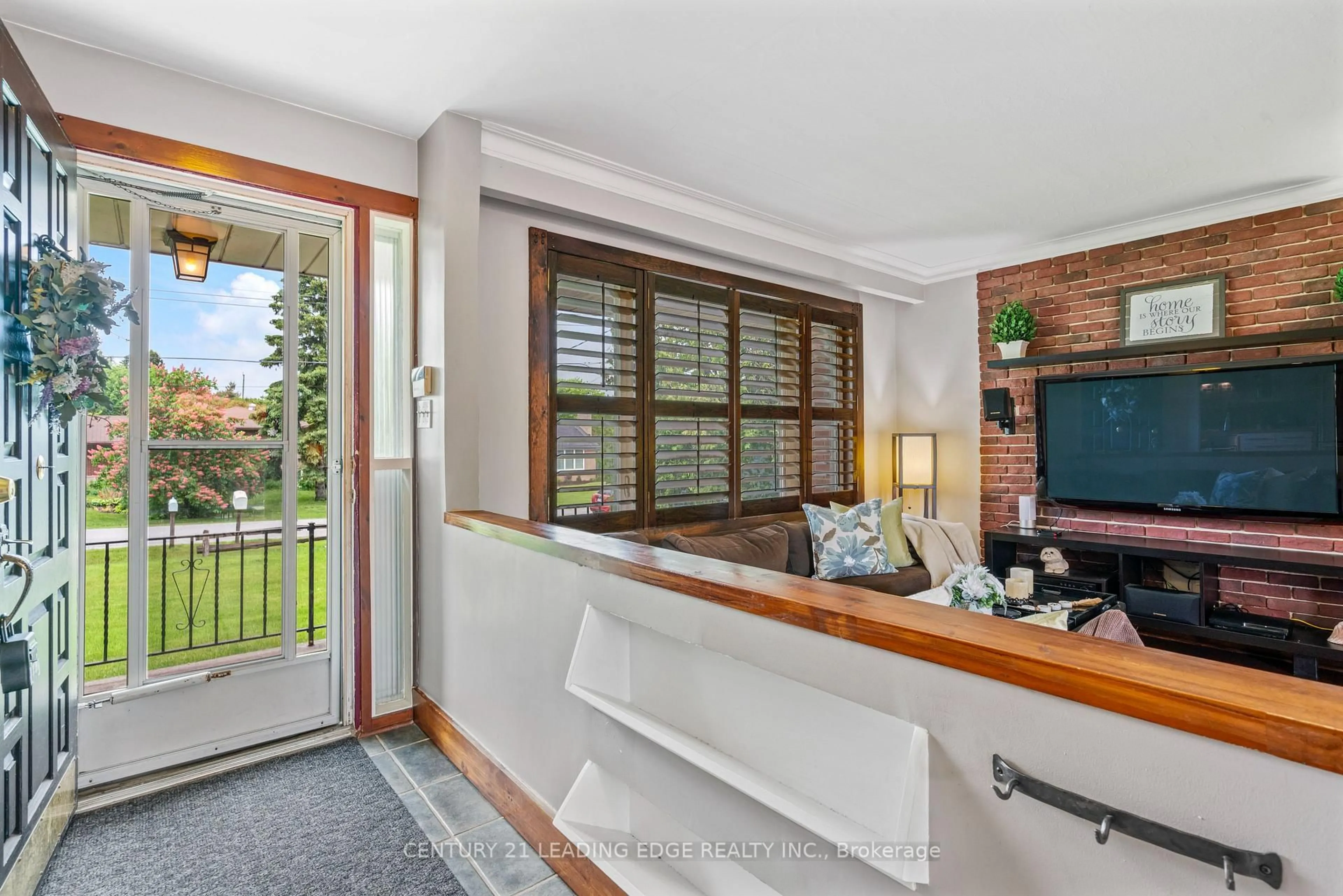 Indoor foyer for 29 Joyce Blvd, Whitchurch-Stouffville Ontario L4A 4N4
