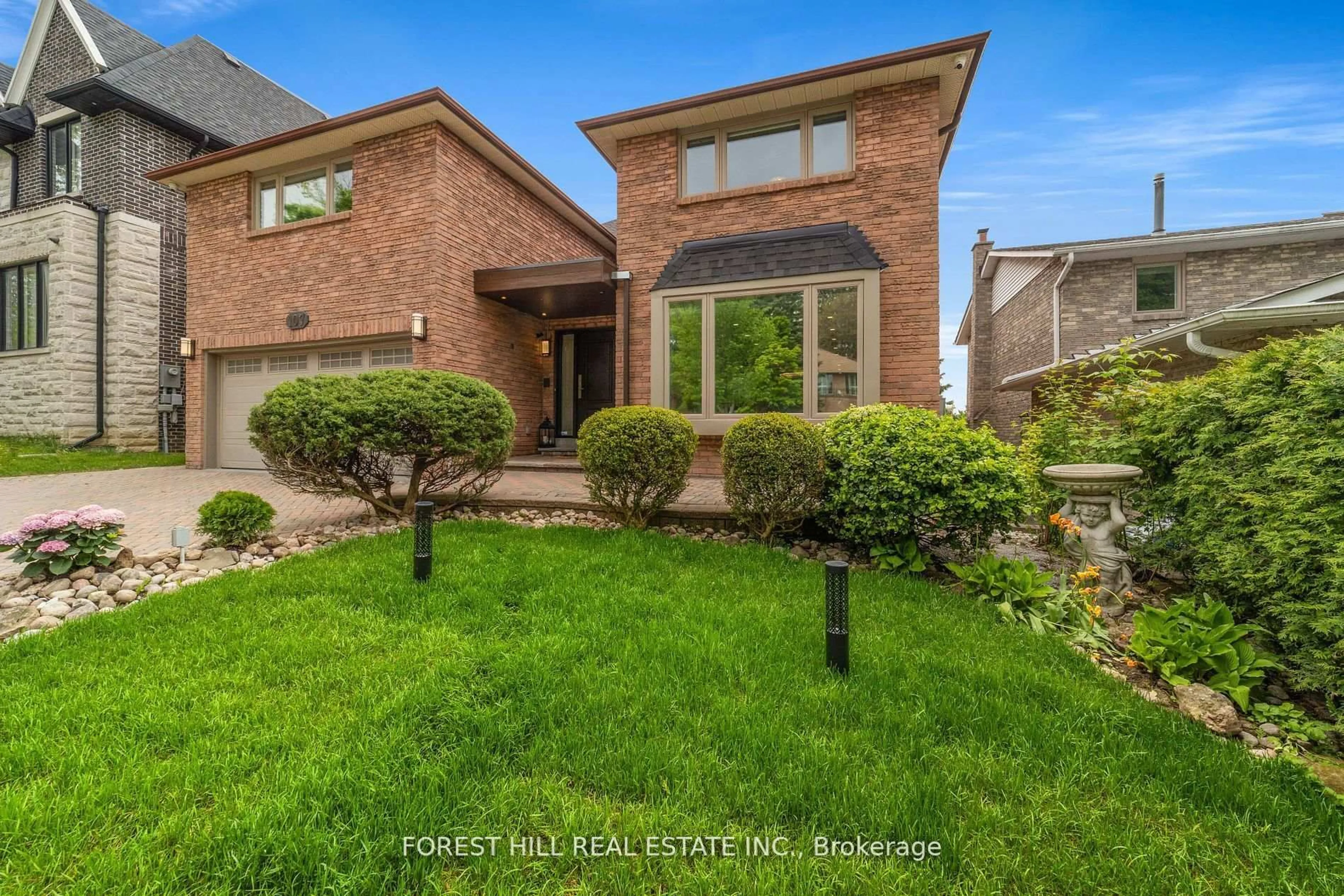 Home with brick exterior material, street for 107 Old Surrey Lane, Richmond Hill Ontario L4C 6R8