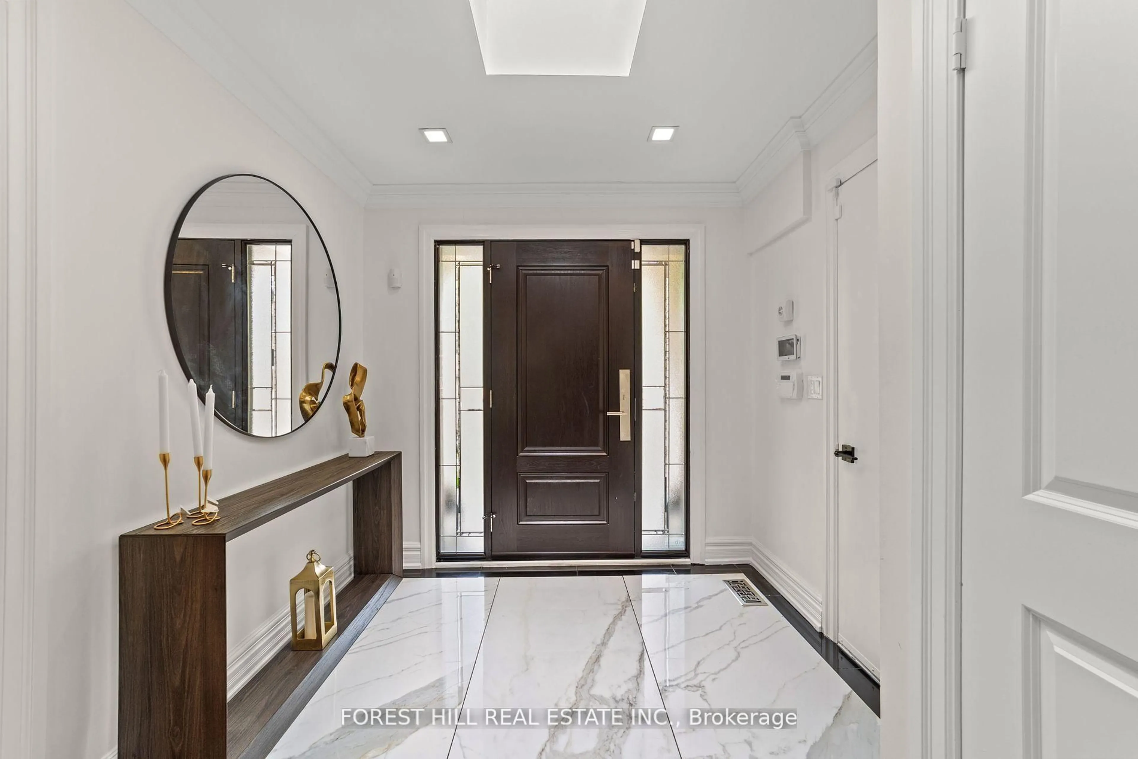Indoor entryway for 107 Old Surrey Lane, Richmond Hill Ontario L4C 6R8