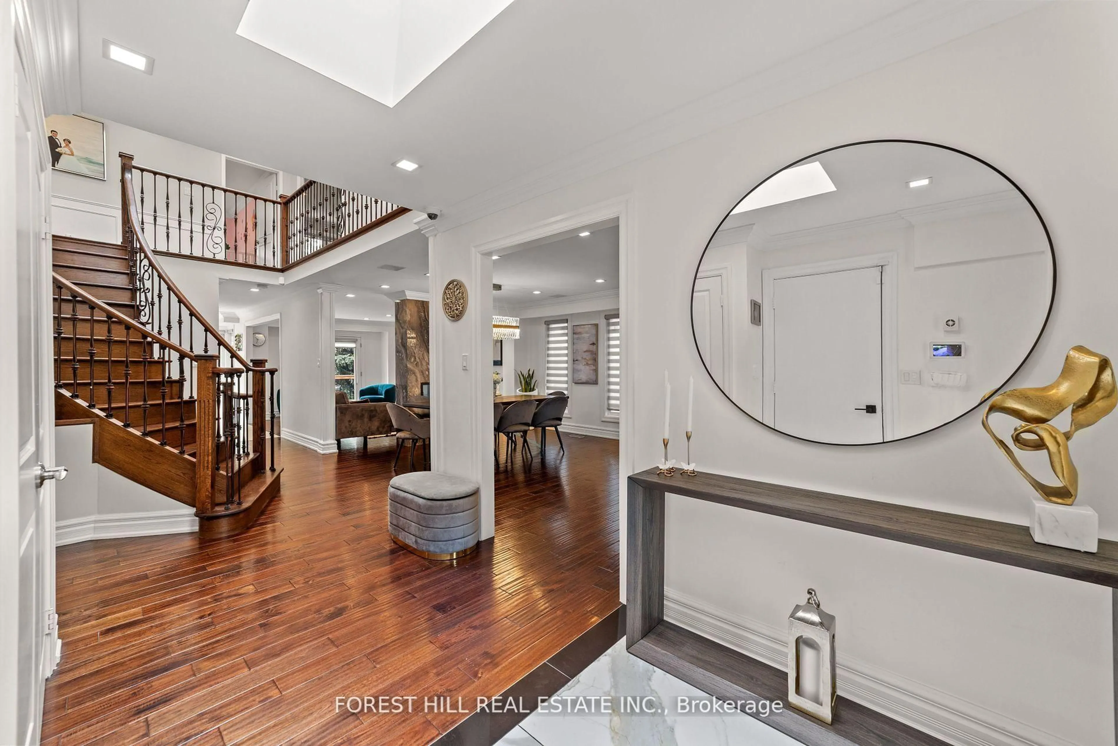 Indoor entryway for 107 Old Surrey Lane, Richmond Hill Ontario L4C 6R8