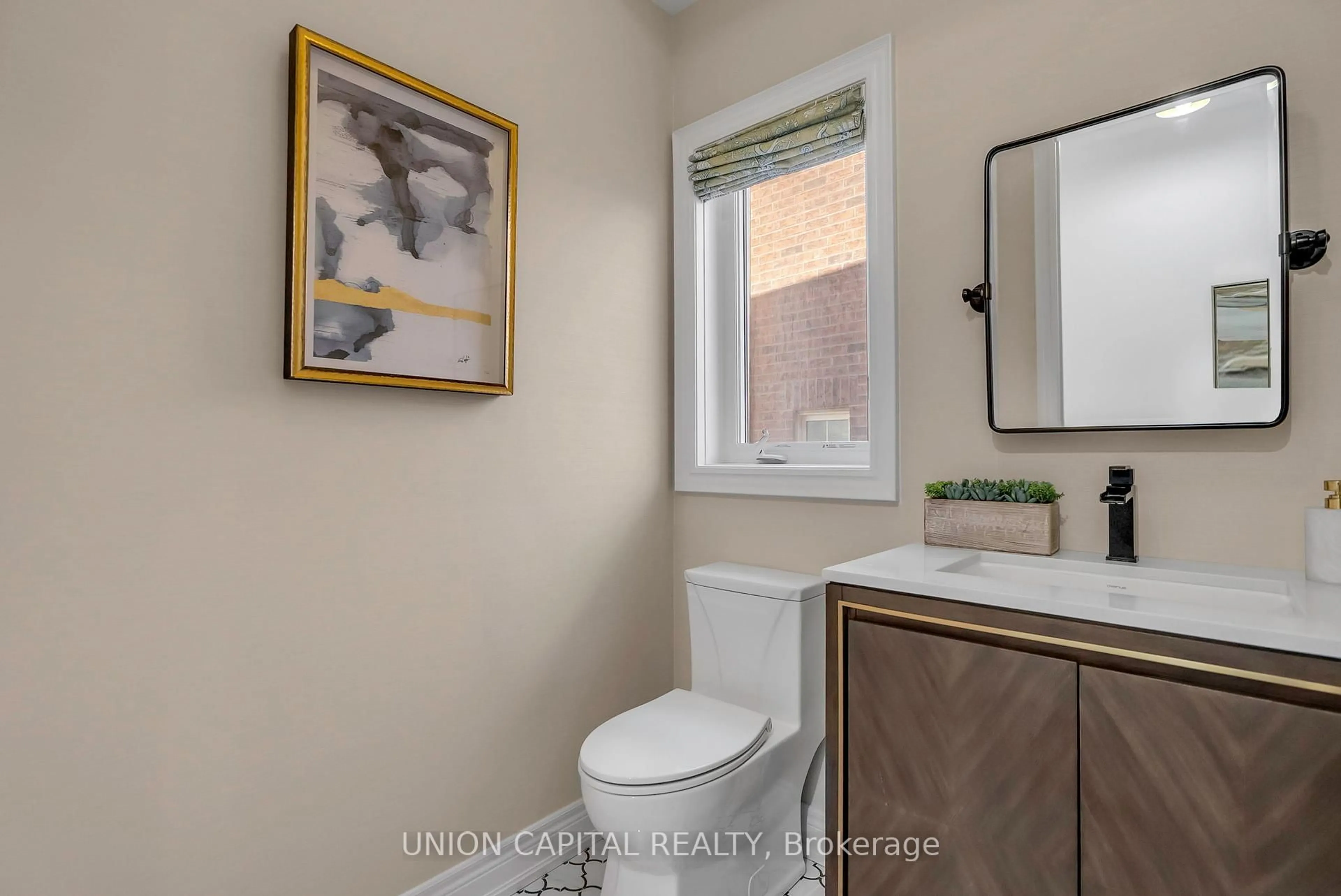 Standard bathroom, ceramic/tile floor for 130 Walter English Dr, East Gwillimbury Ontario L9N 0R8