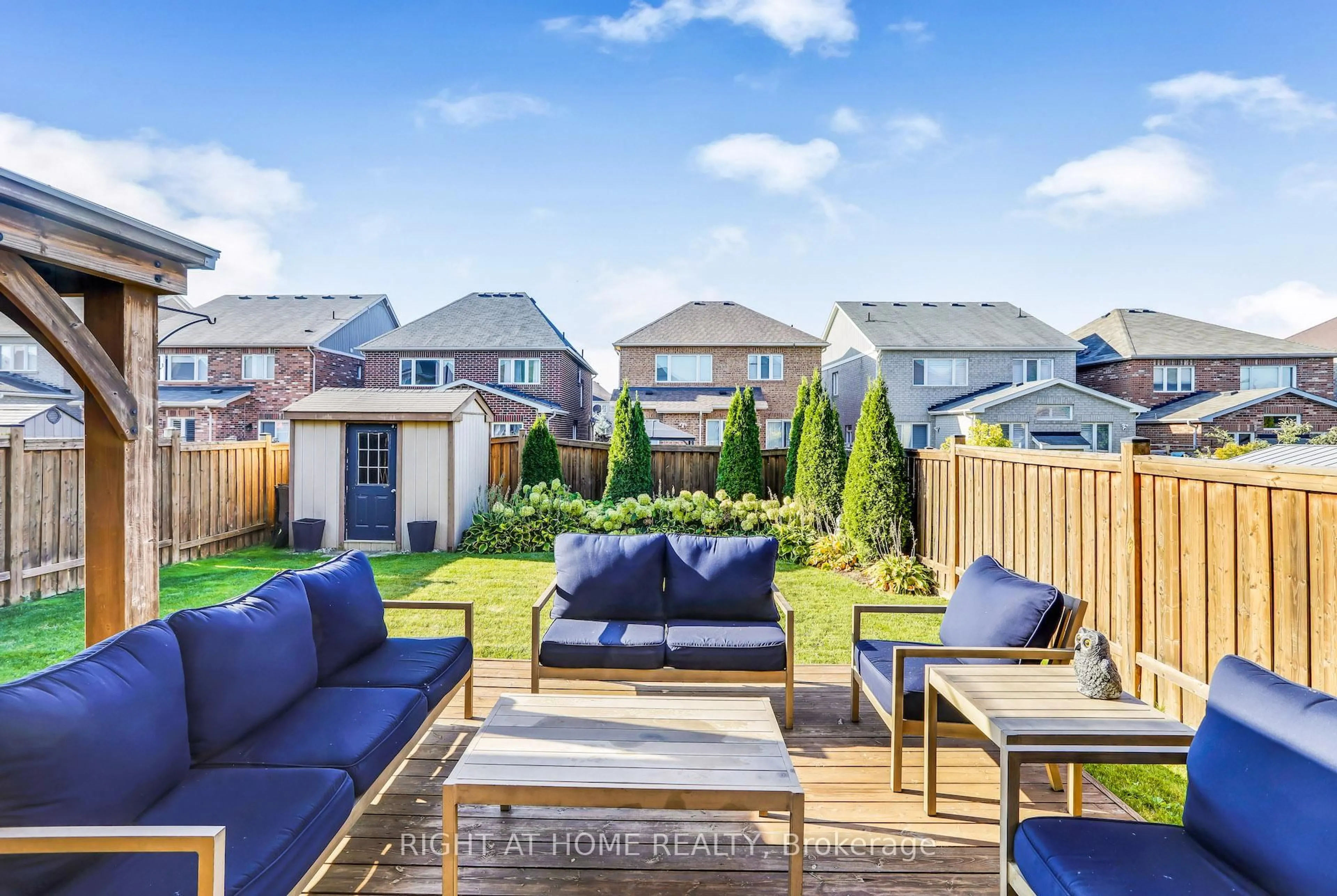 Patio, street for 19 Amberwing Landing, Bradford West Gwillimbury Ontario L3Z 0H9