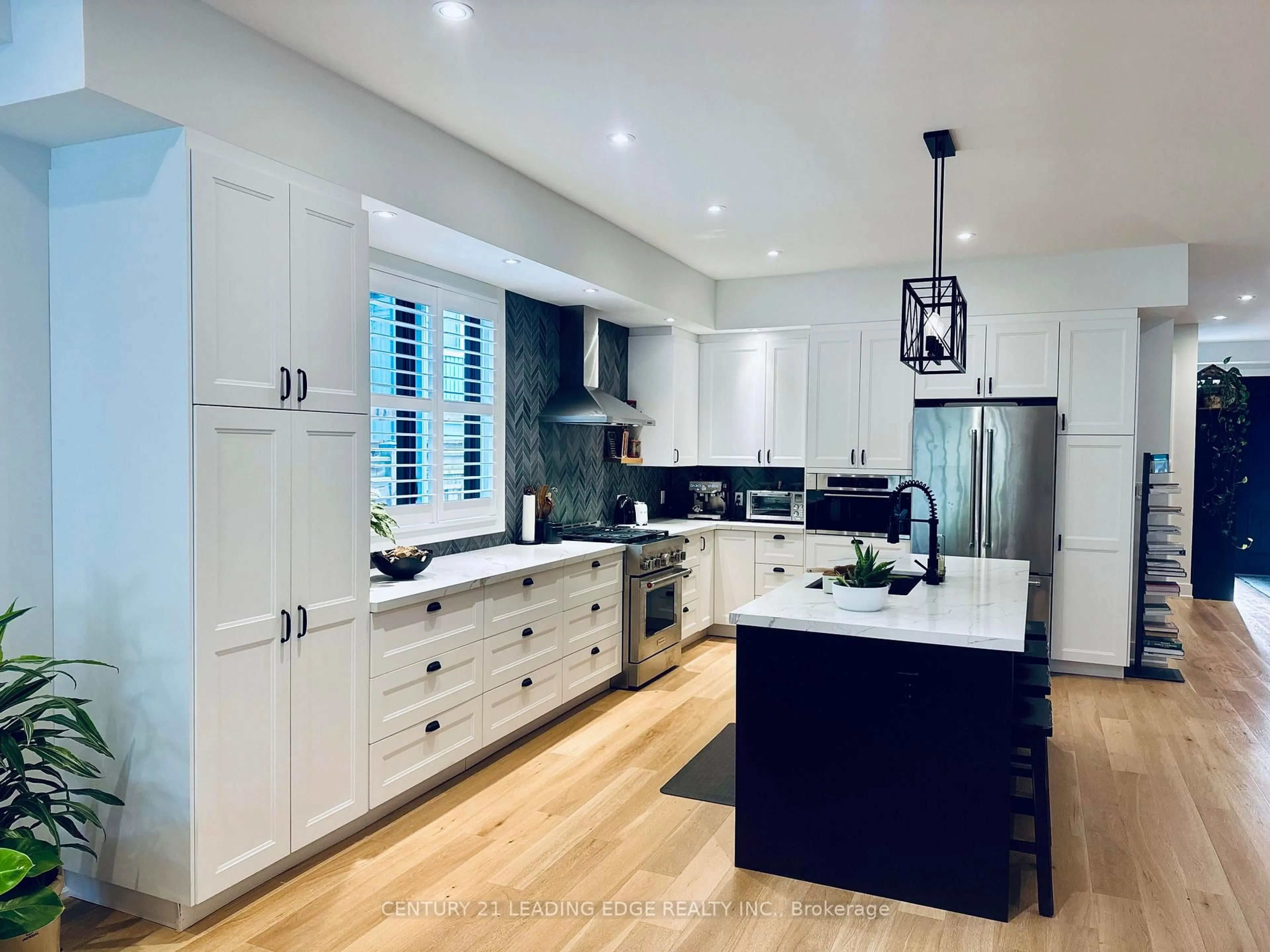 Contemporary kitchen, unknown for 30 Victoria St, Whitchurch-Stouffville Ontario L4A 3R7