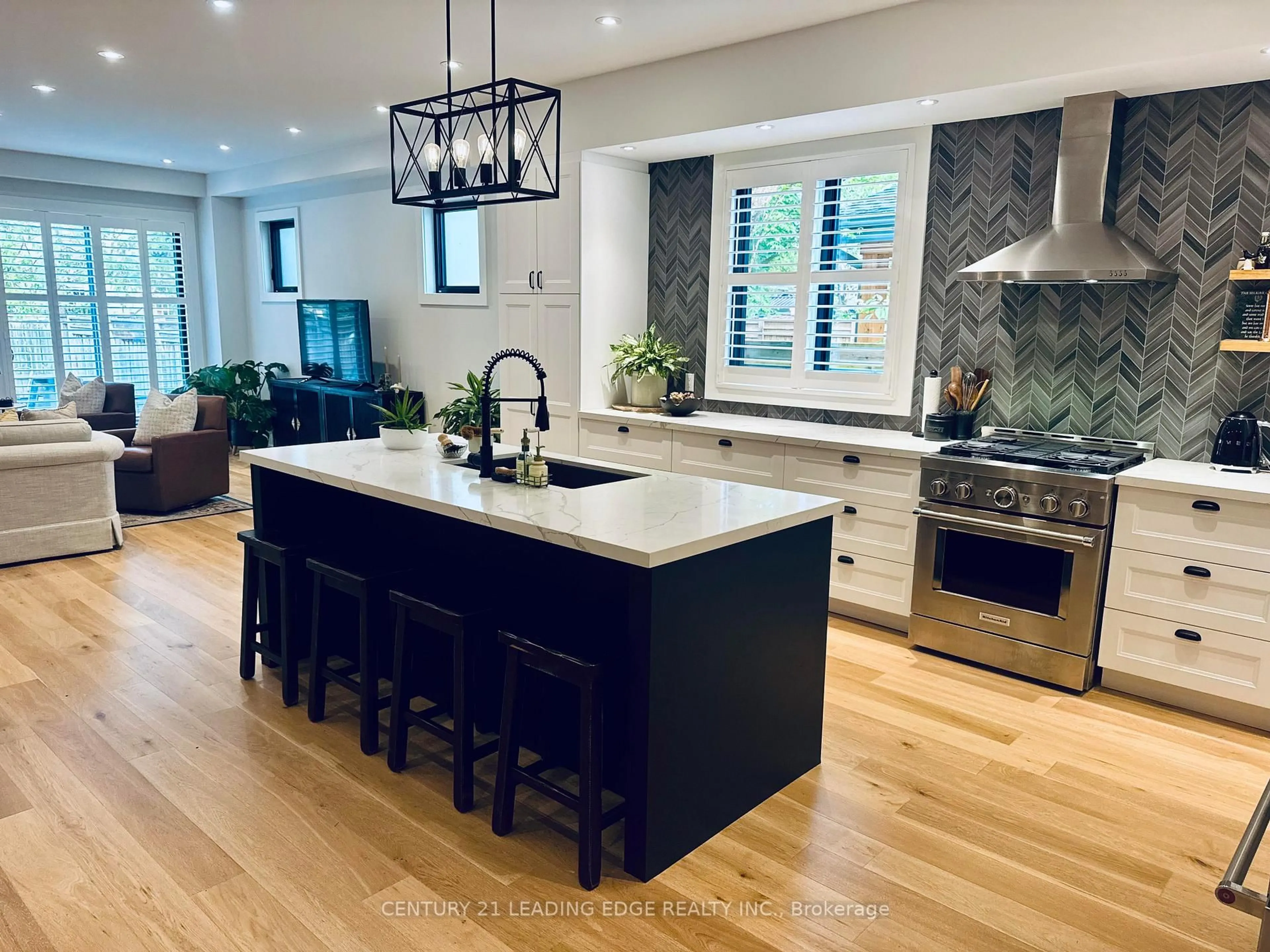 Open concept kitchen, unknown for 30 Victoria St, Whitchurch-Stouffville Ontario L4A 3R7