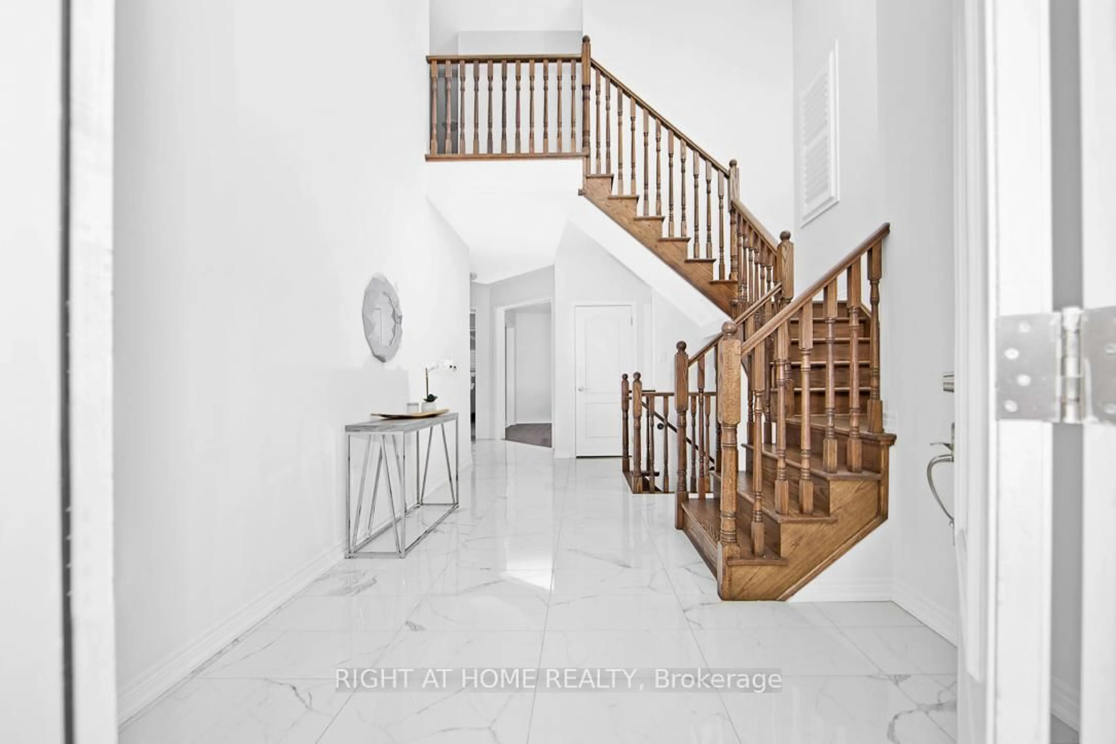 Indoor foyer for 46 Frederick Taylor Way, East Gwillimbury Ontario L0G 1M0
