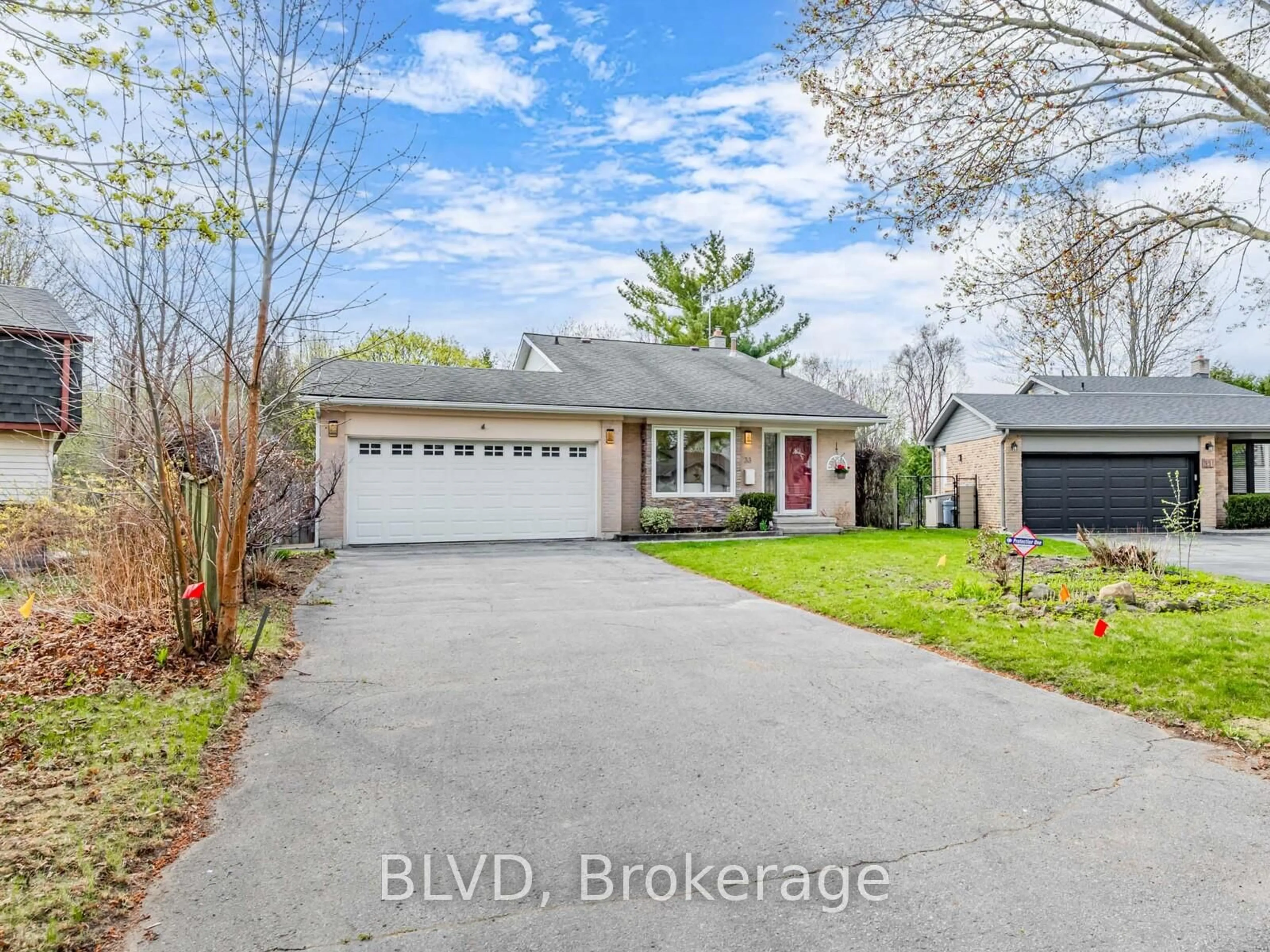Home with brick exterior material, street for 33 Law Cres, Richmond Hill Ontario L4C 5K7