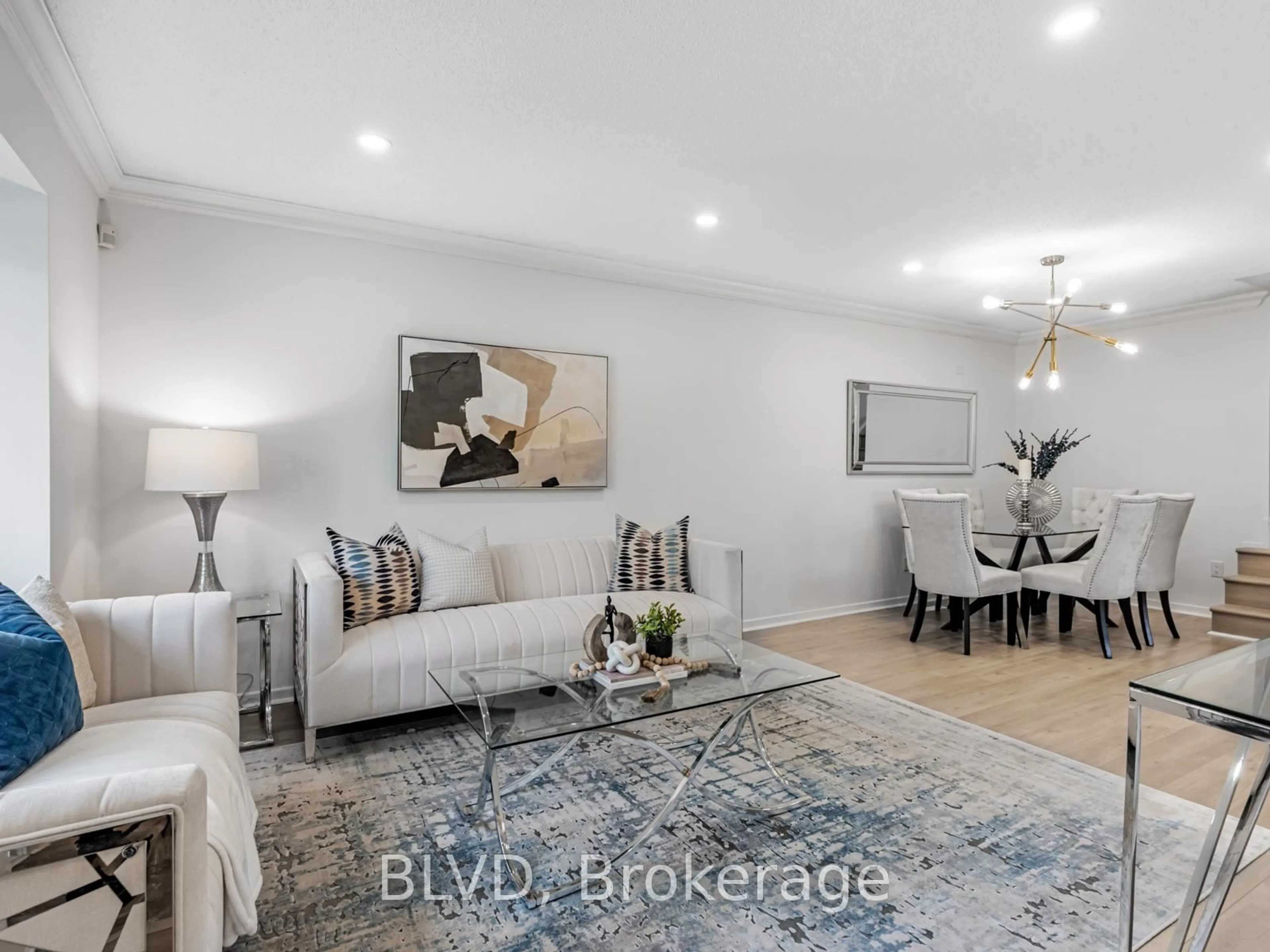 Living room with furniture, wood/laminate floor for 33 Law Cres, Richmond Hill Ontario L4C 5K7
