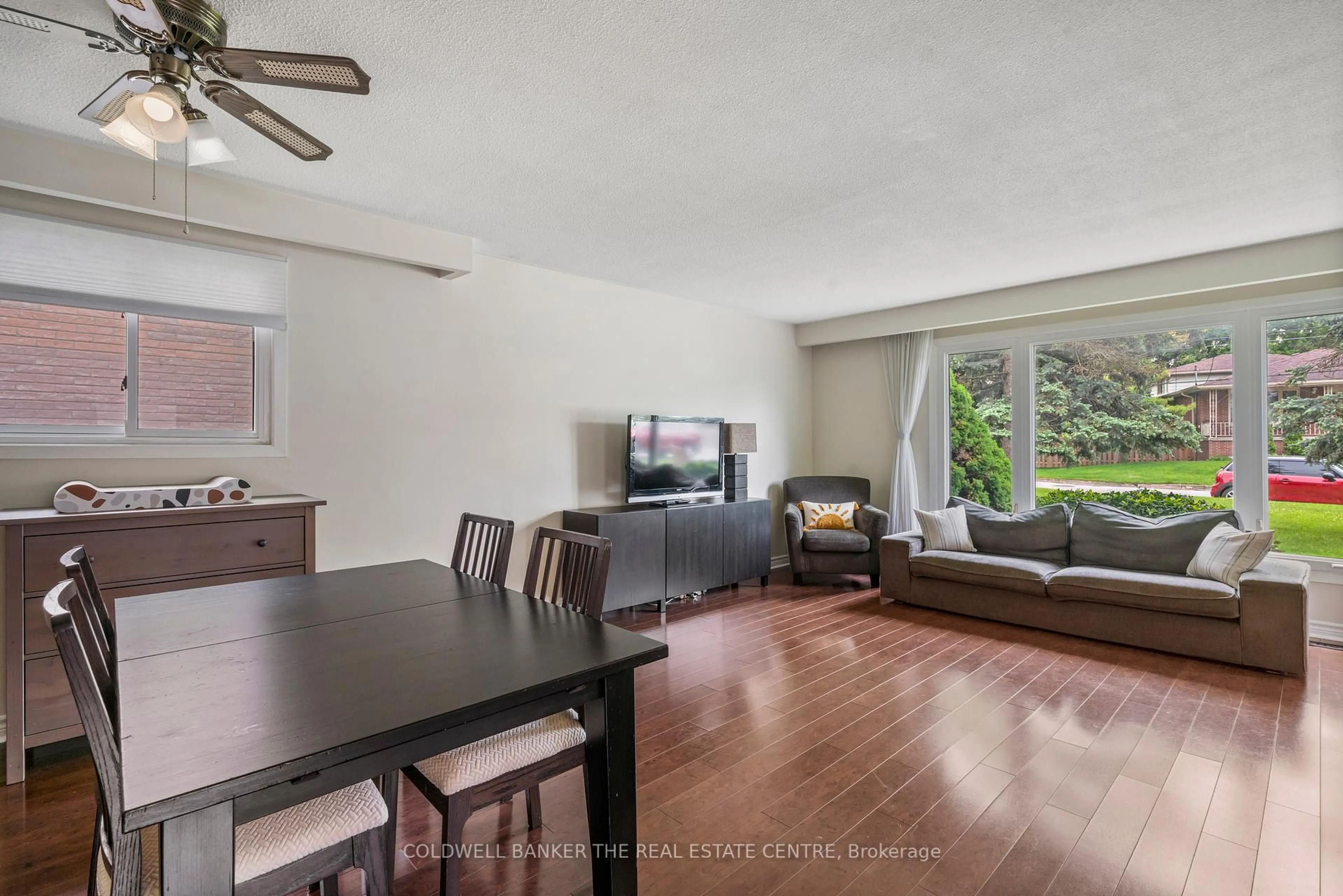 Living room with furniture, unknown for 319 North St, Whitchurch-Stouffville Ontario L4A 4Z8