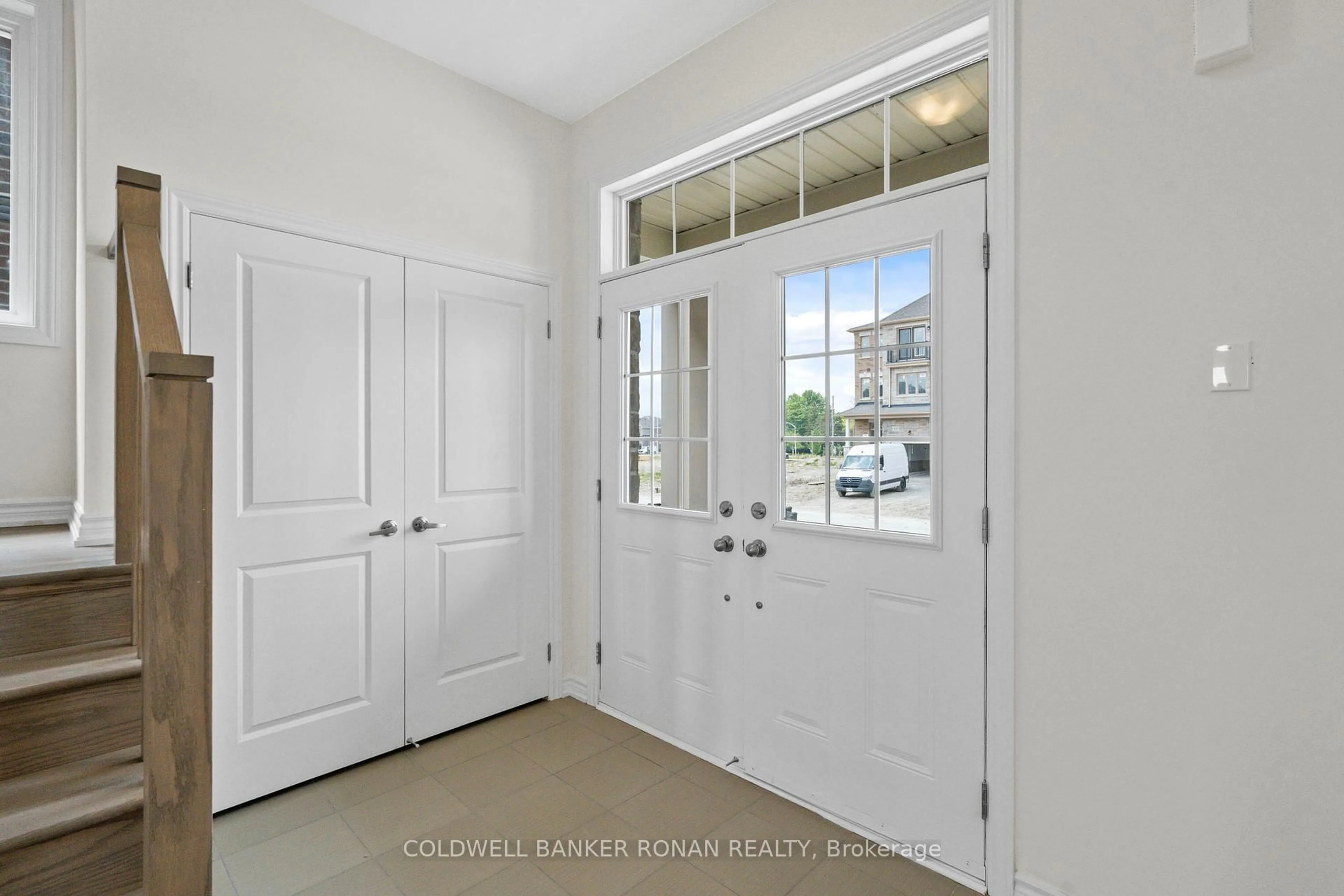 Indoor entryway for 59 Brethet Hts, New Tecumseth Ontario L0G 1A0