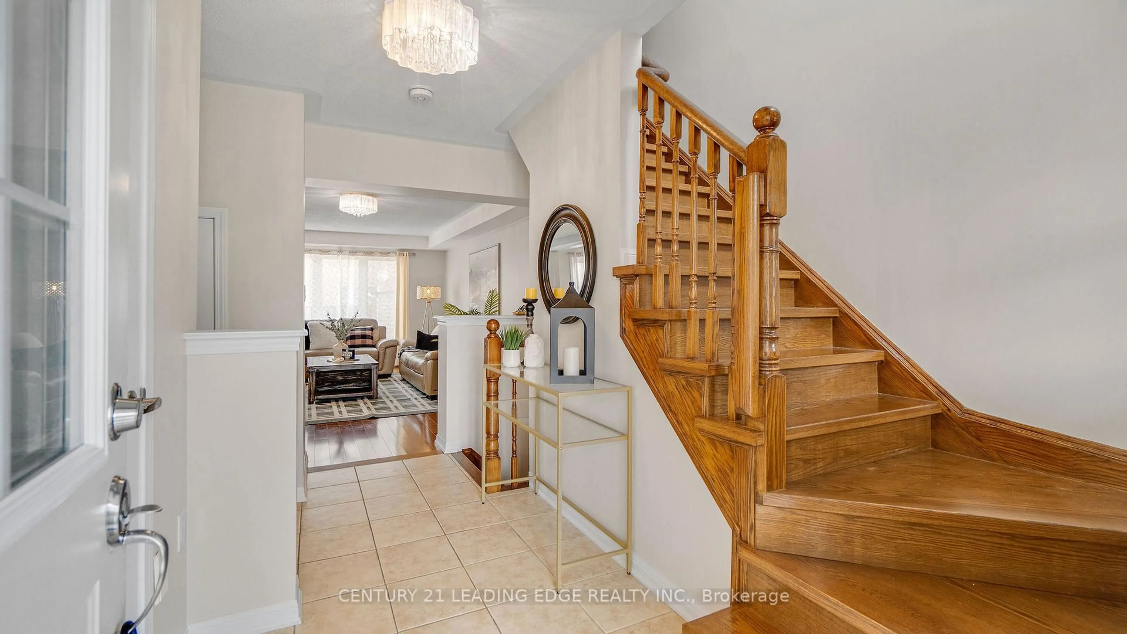 Indoor foyer for 15 Jamesway Cres, Whitchurch-Stouffville Ontario L4A 0A3