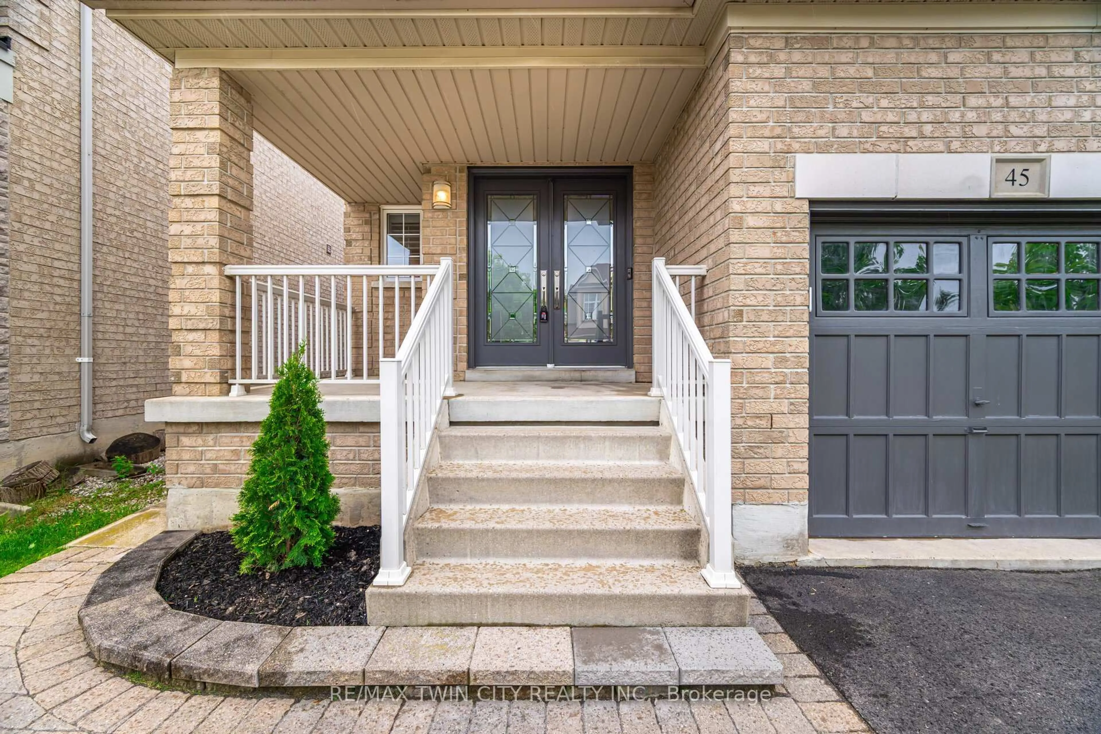 Indoor entryway for 45 RETREAT Blvd, Vaughan Ontario L4H 0C1