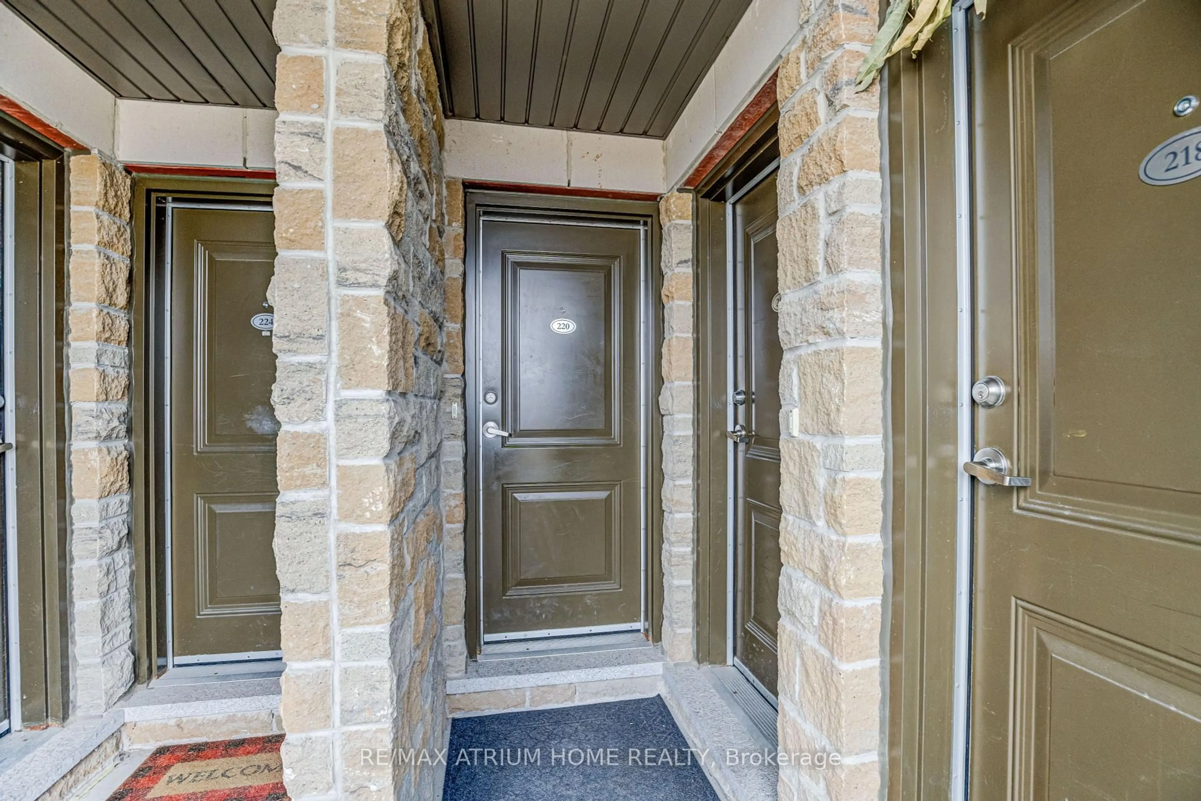 Indoor foyer for 10 Dunsheath Way #220, Markham Ontario L6B 1N3