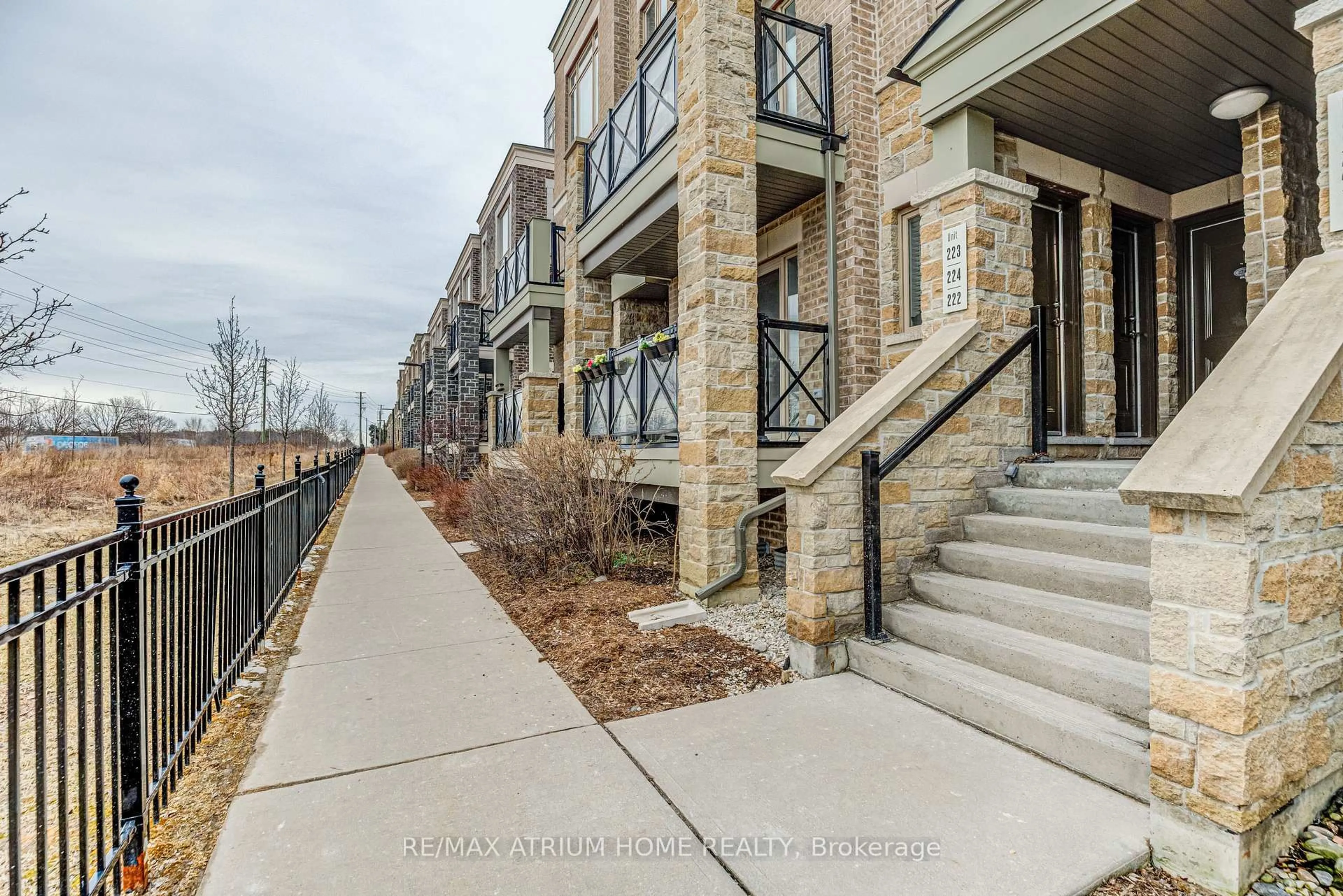 Patio, street for 10 Dunsheath Way #220, Markham Ontario L6B 1N3