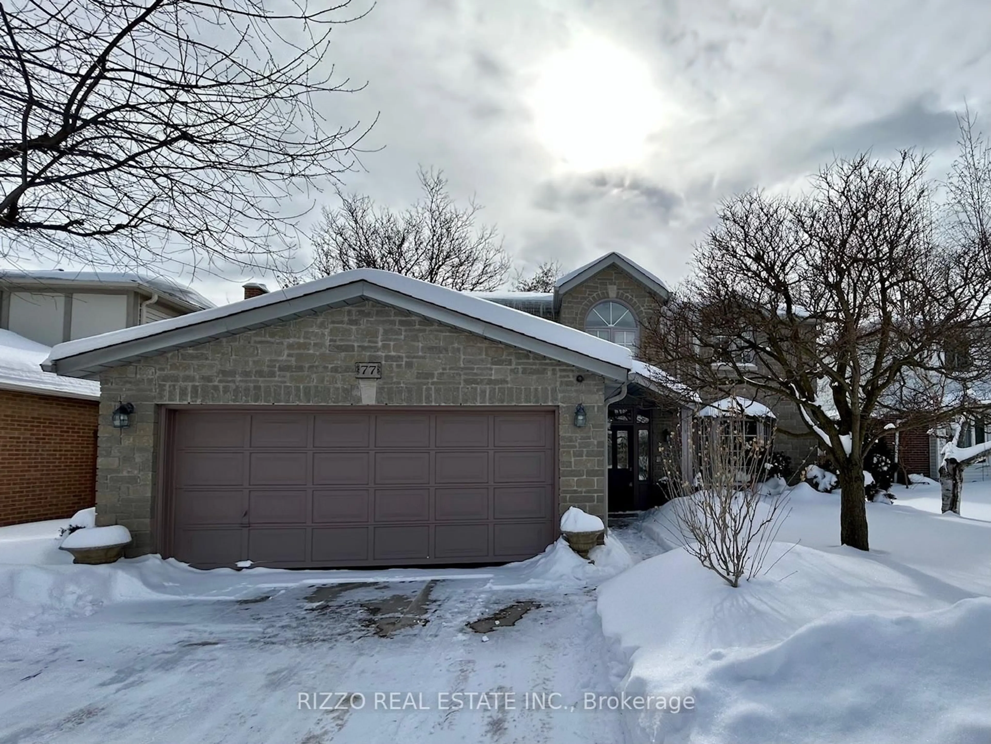 A pic from outside/outdoor area/front of a property/back of a property/a pic from drone, street for 77 Chumleigh Cres, Markham Ontario L3T 4G7