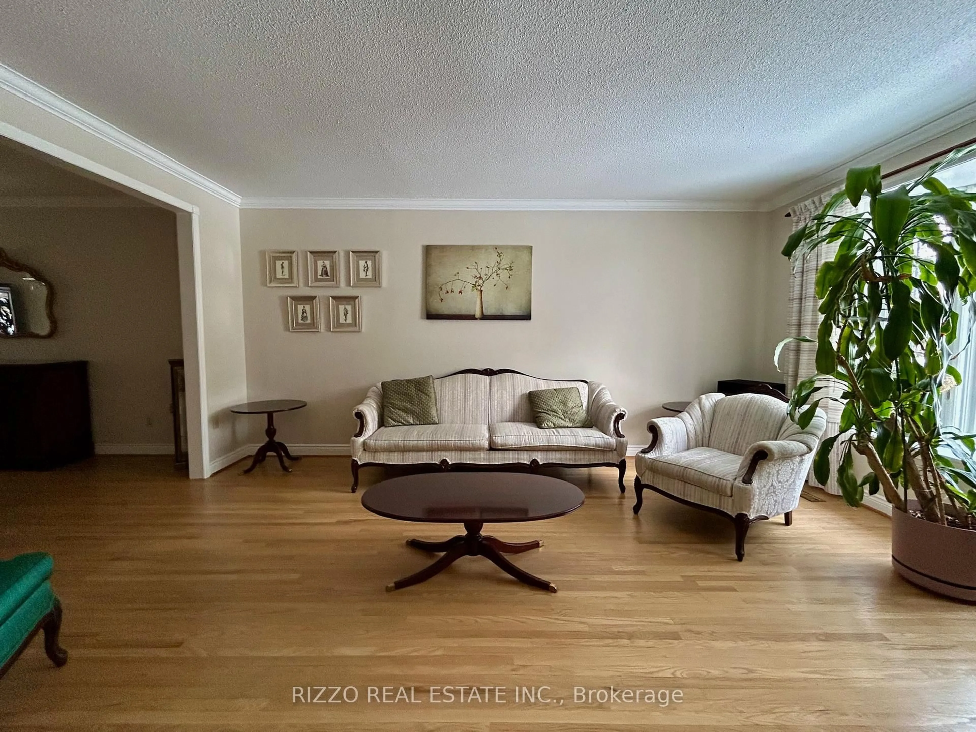 Living room with furniture, unknown for 77 Chumleigh Cres, Markham Ontario L3T 4G7