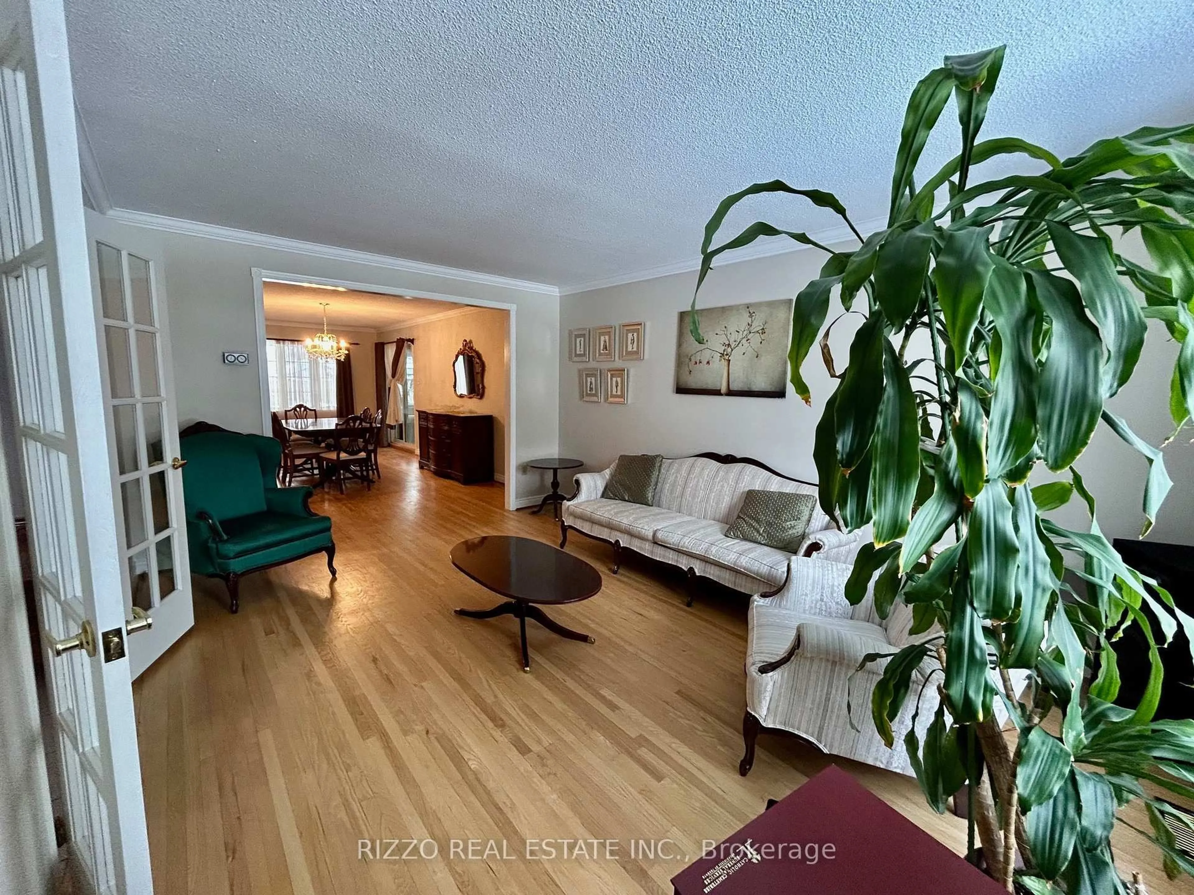 Living room with furniture, unknown for 77 Chumleigh Cres, Markham Ontario L3T 4G7