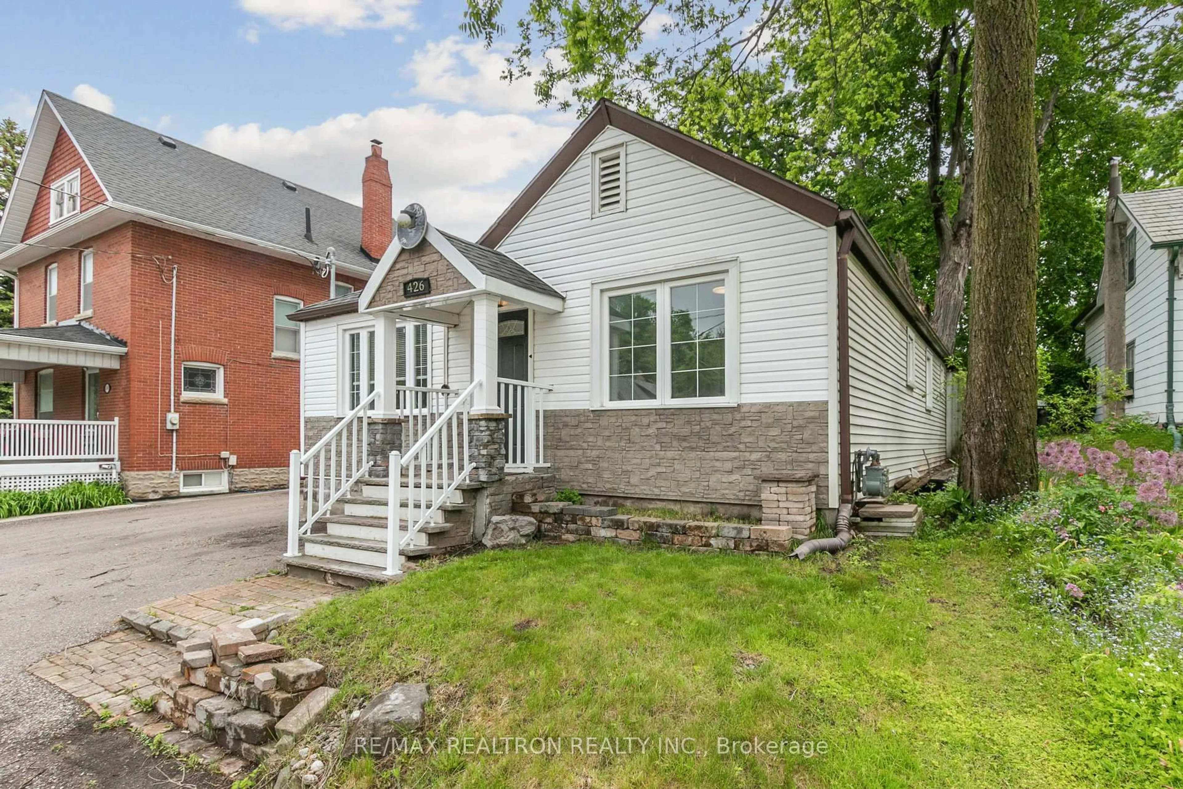 Home with brick exterior material, street for 426 Eagle St, Newmarket Ontario L3Y 1K6