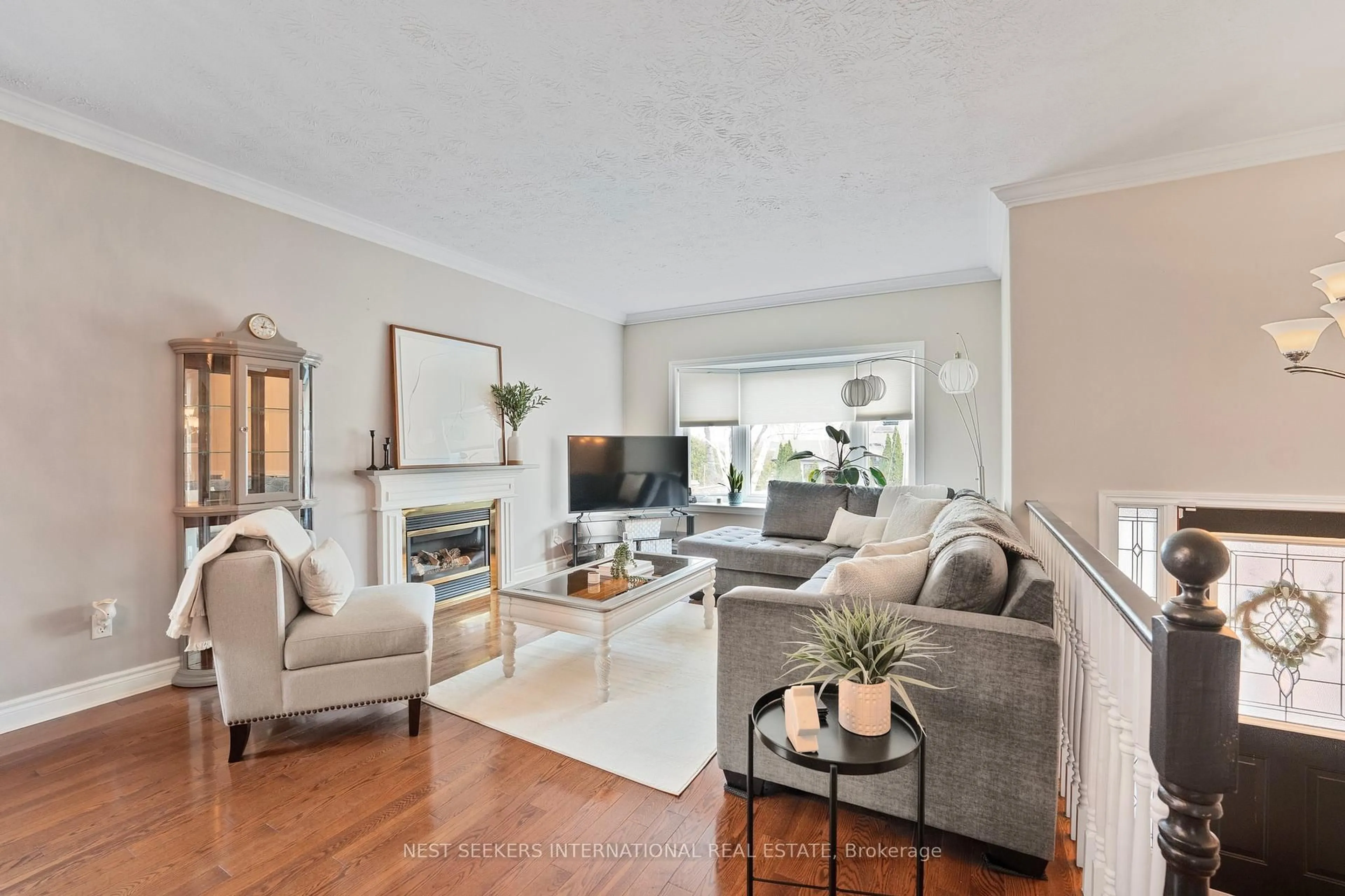 Living room with furniture, unknown for 1438 Maple Rd, Innisfil Ontario L0L 1C0