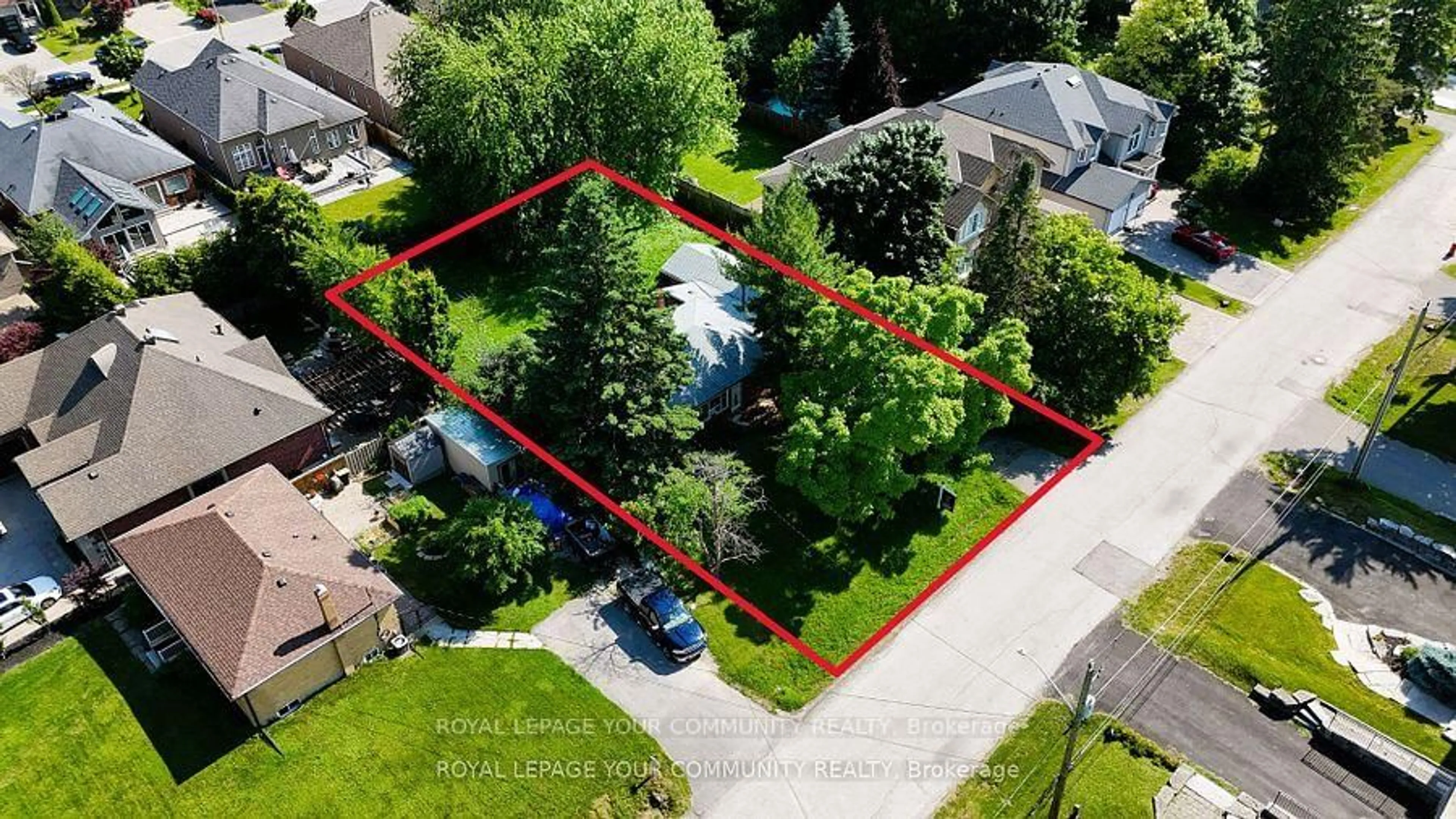 A pic from outside/outdoor area/front of a property/back of a property/a pic from drone, street for 7 Stancroft Dr, Richmond Hill Ontario L4C 4N2