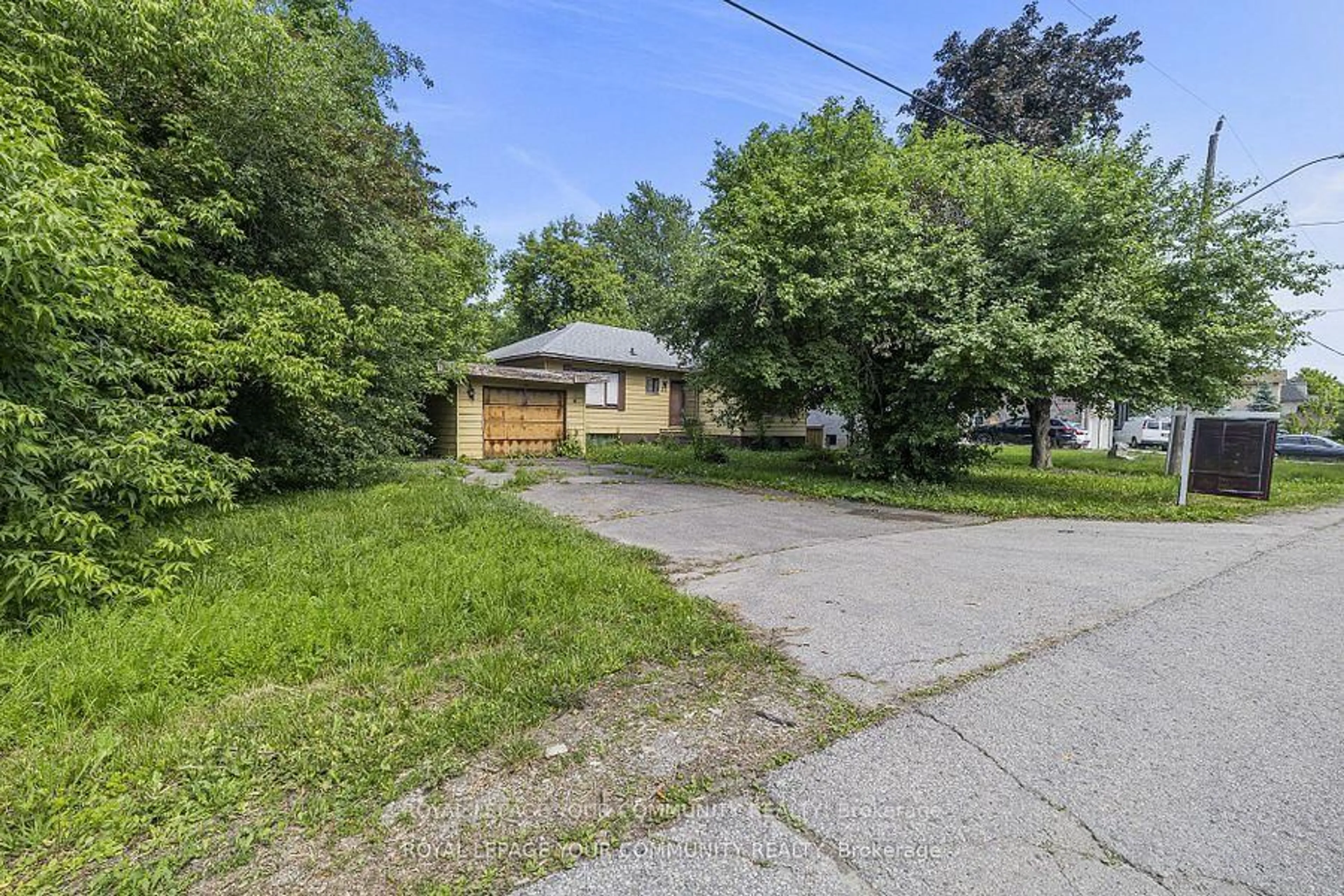 A pic from outside/outdoor area/front of a property/back of a property/a pic from drone, street for 67 Fergus Ave, Richmond Hill Ontario L4E 3C2