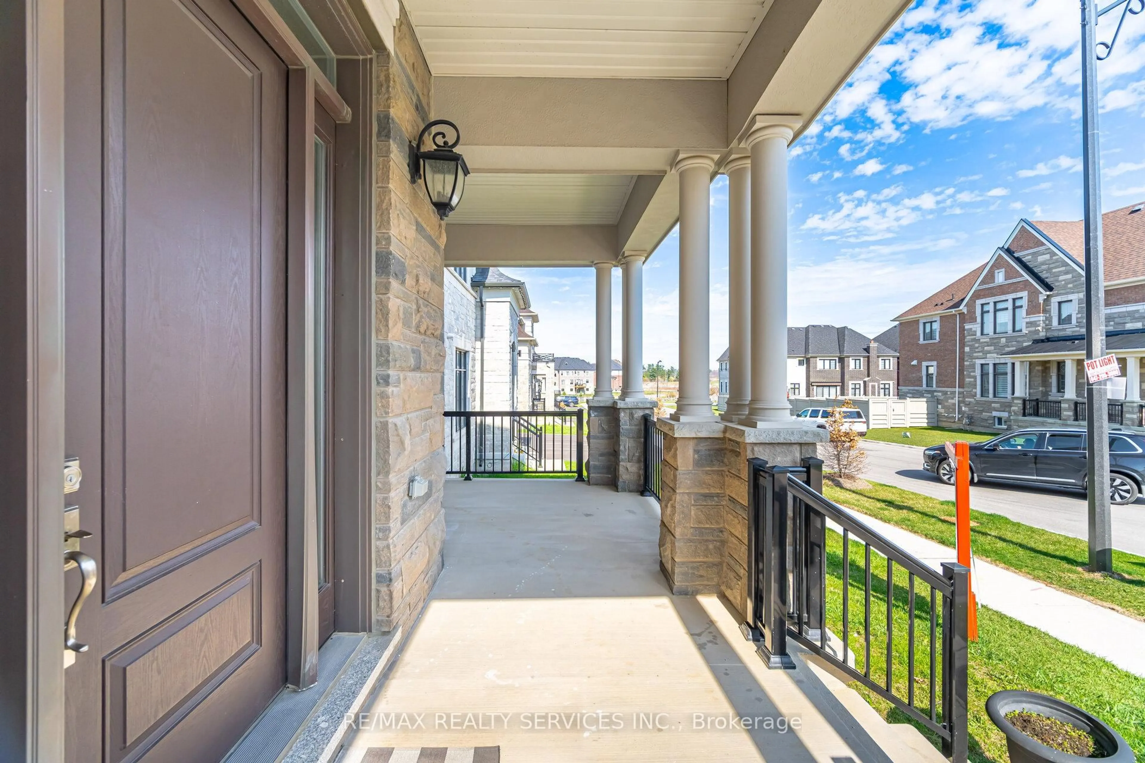 Indoor entryway for 59 Luang St, Vaughan Ontario L4H 4W5