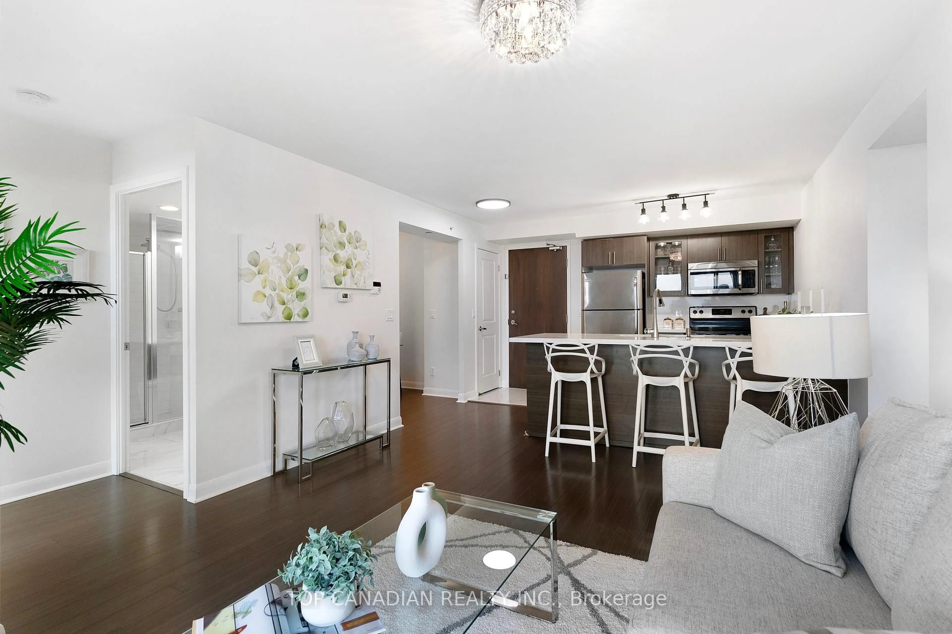 Open concept kitchen, wood/laminate floor for 75 Norman Bethune Ave #409, Richmond Hill Ontario L4B 0B6