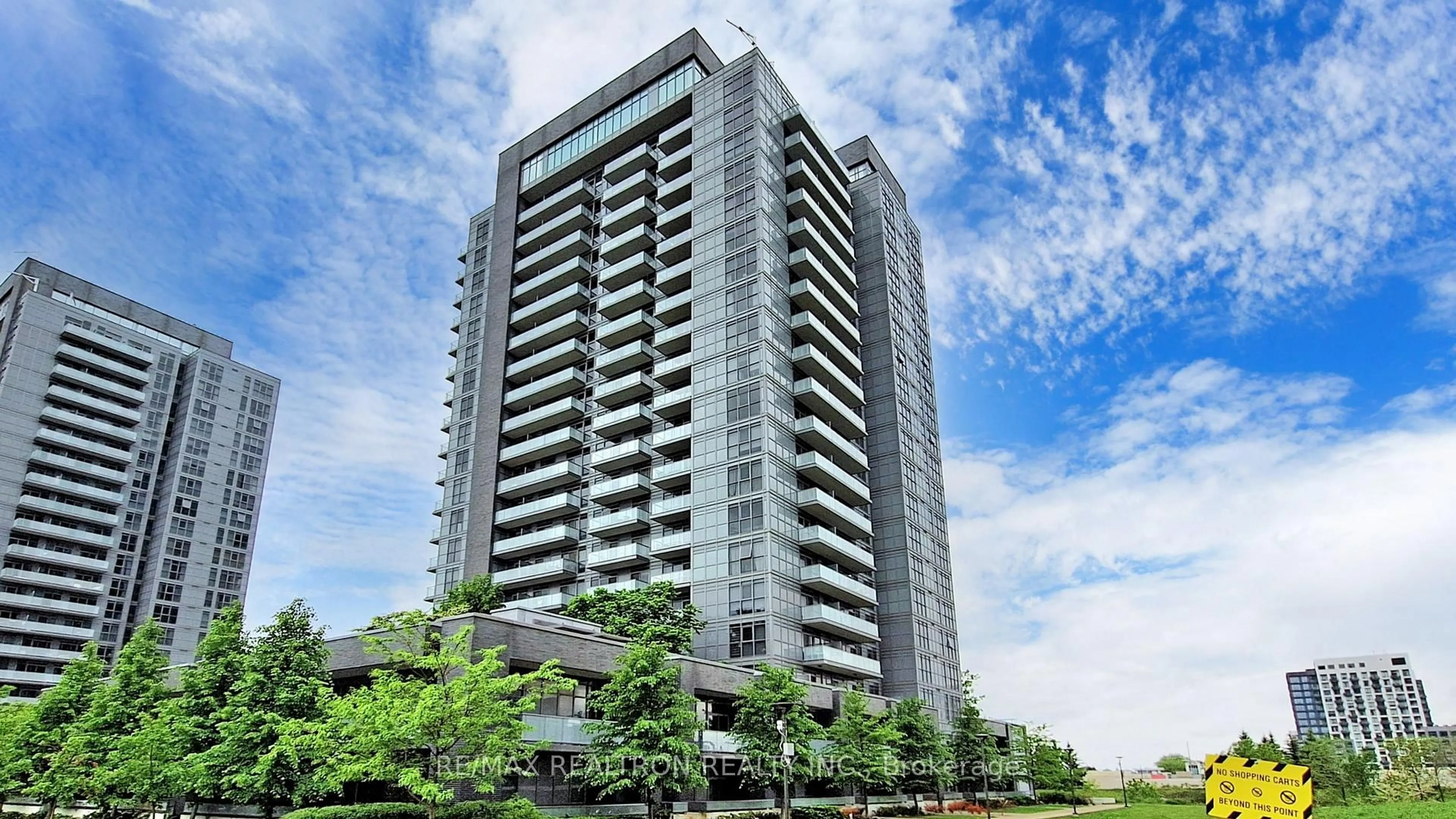 Indoor foyer for 65 Oneida Cres #1410, Richmond Hill Ontario L6B 0G9