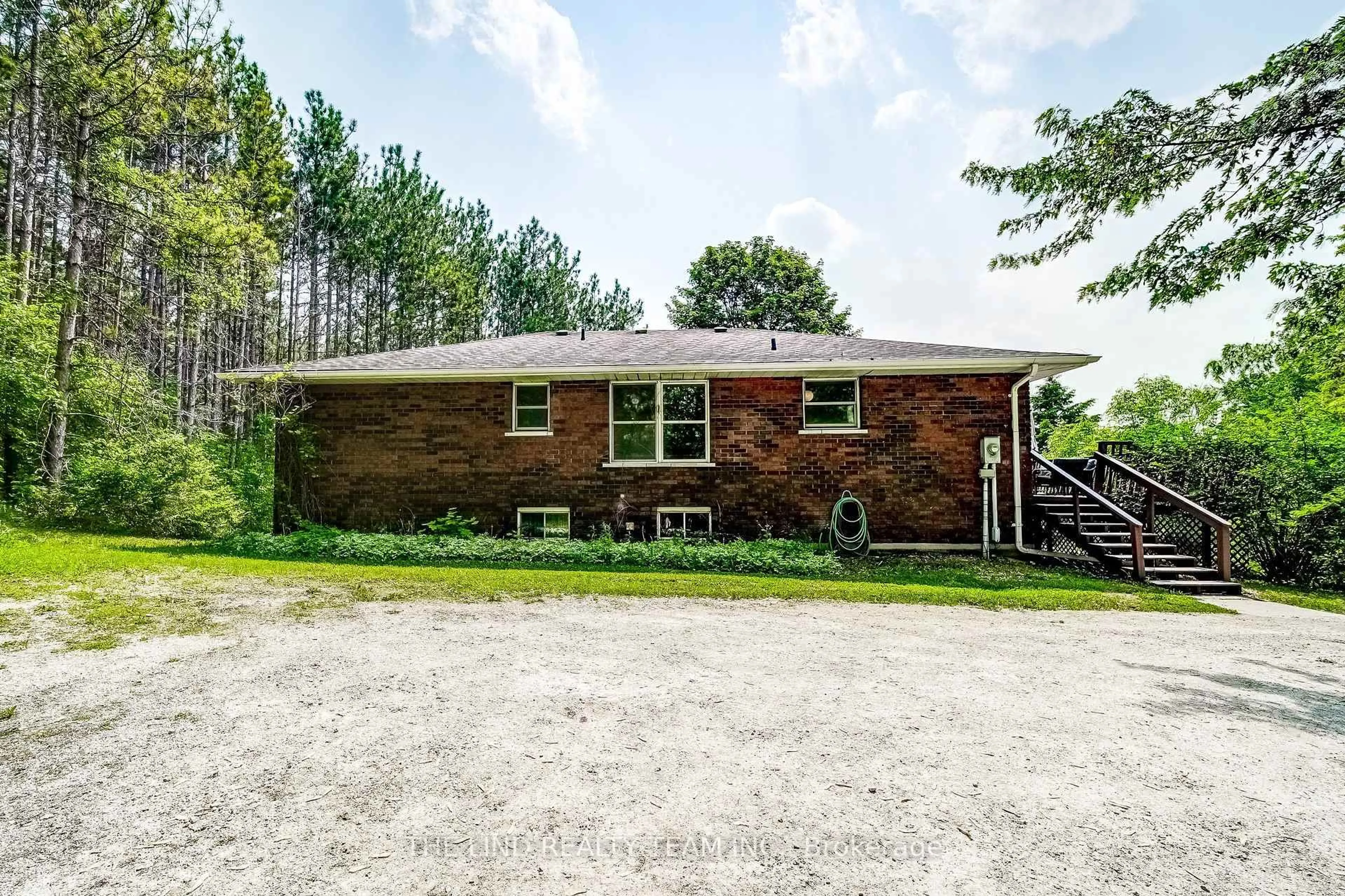 Home with brick exterior material, unknown for 5205 10th Sdrd, Innisfil Ontario L0L 1L0