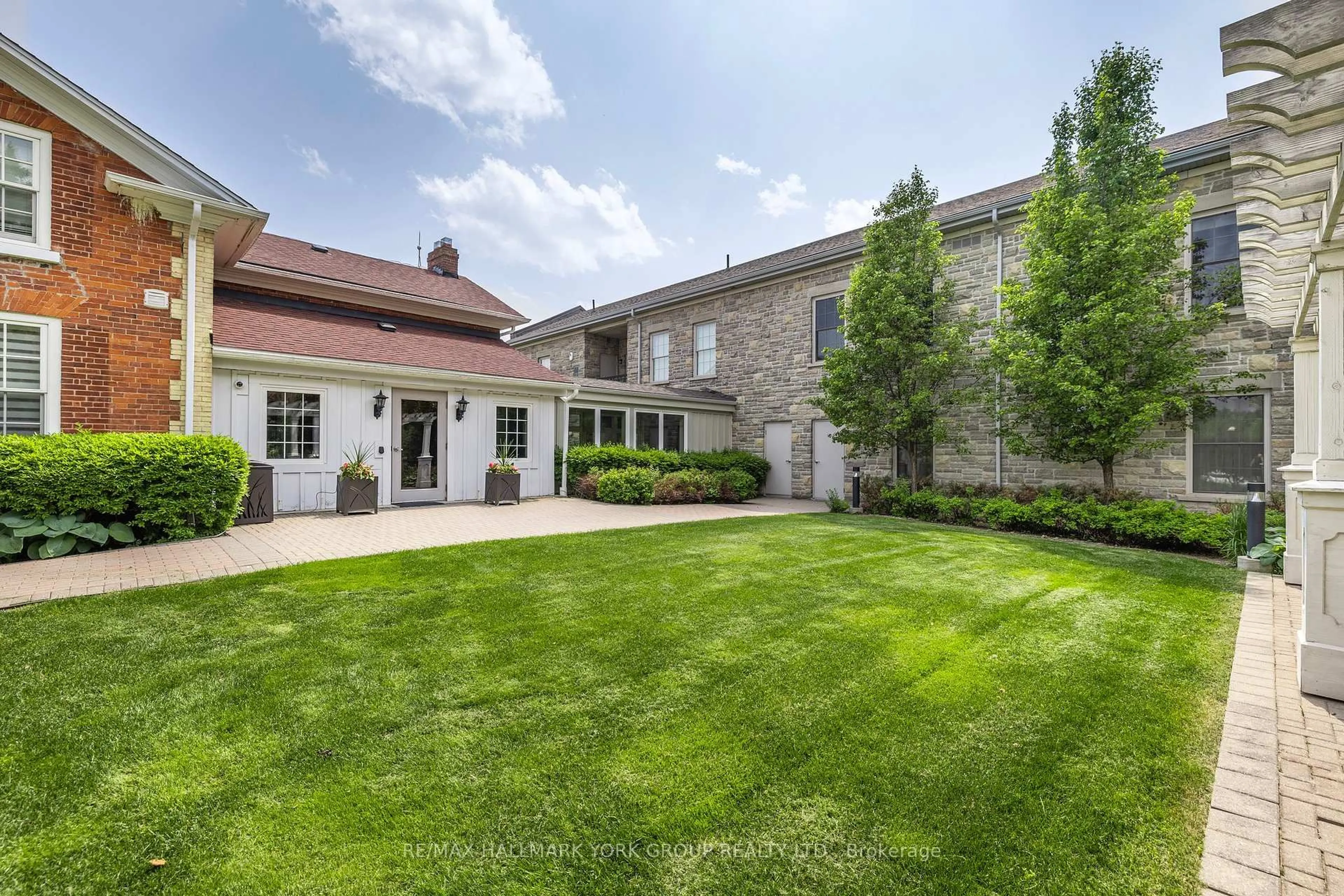 Patio, street for 10360 Islington Ave #209, Vaughan Ontario L0J 1C0