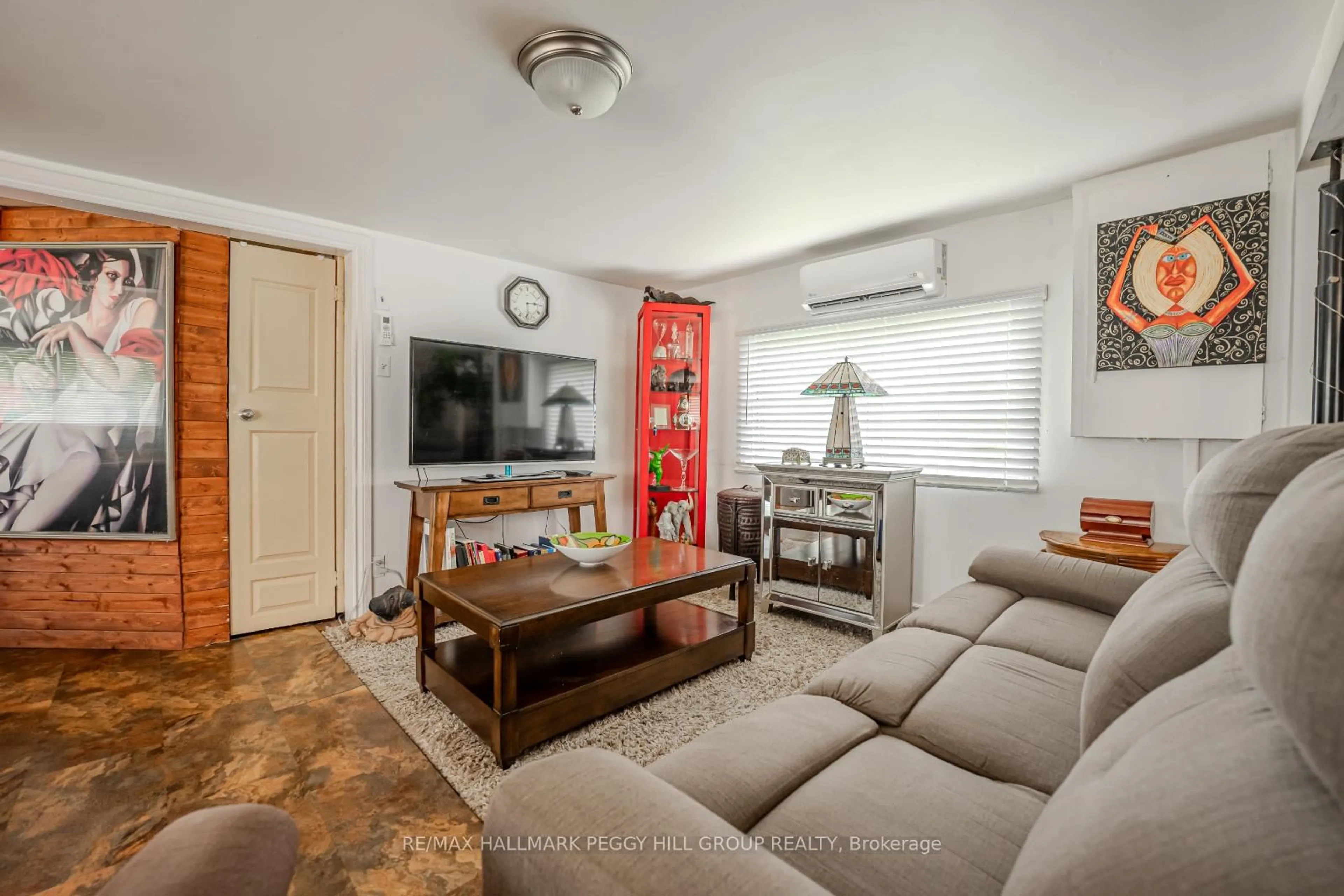 Living room with furniture, unknown for 677 Reid St, Innisfil Ontario L9S 2E9