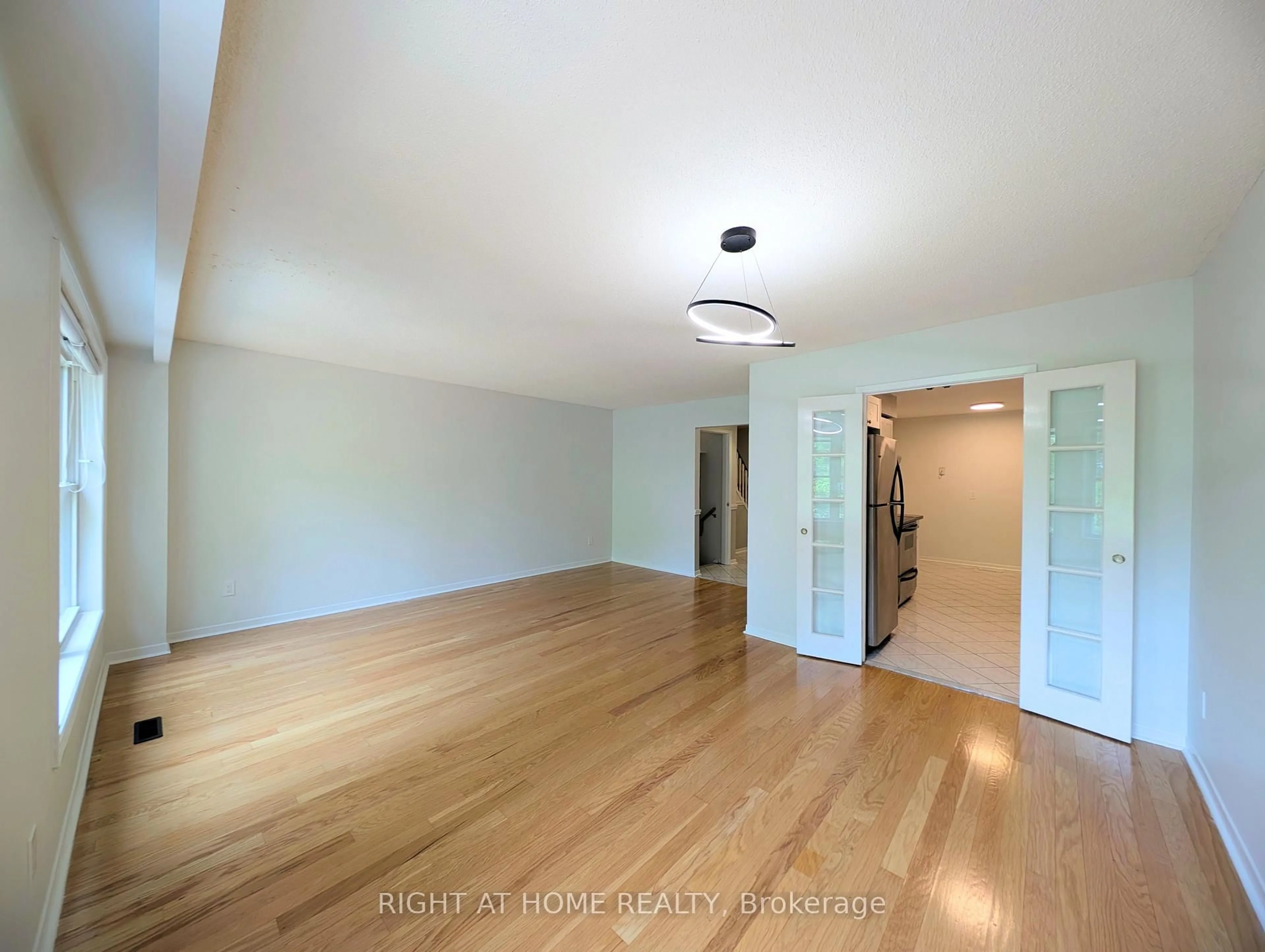 A pic of a room for 240 Simonston Blvd, Markham Ontario L3T 4T5