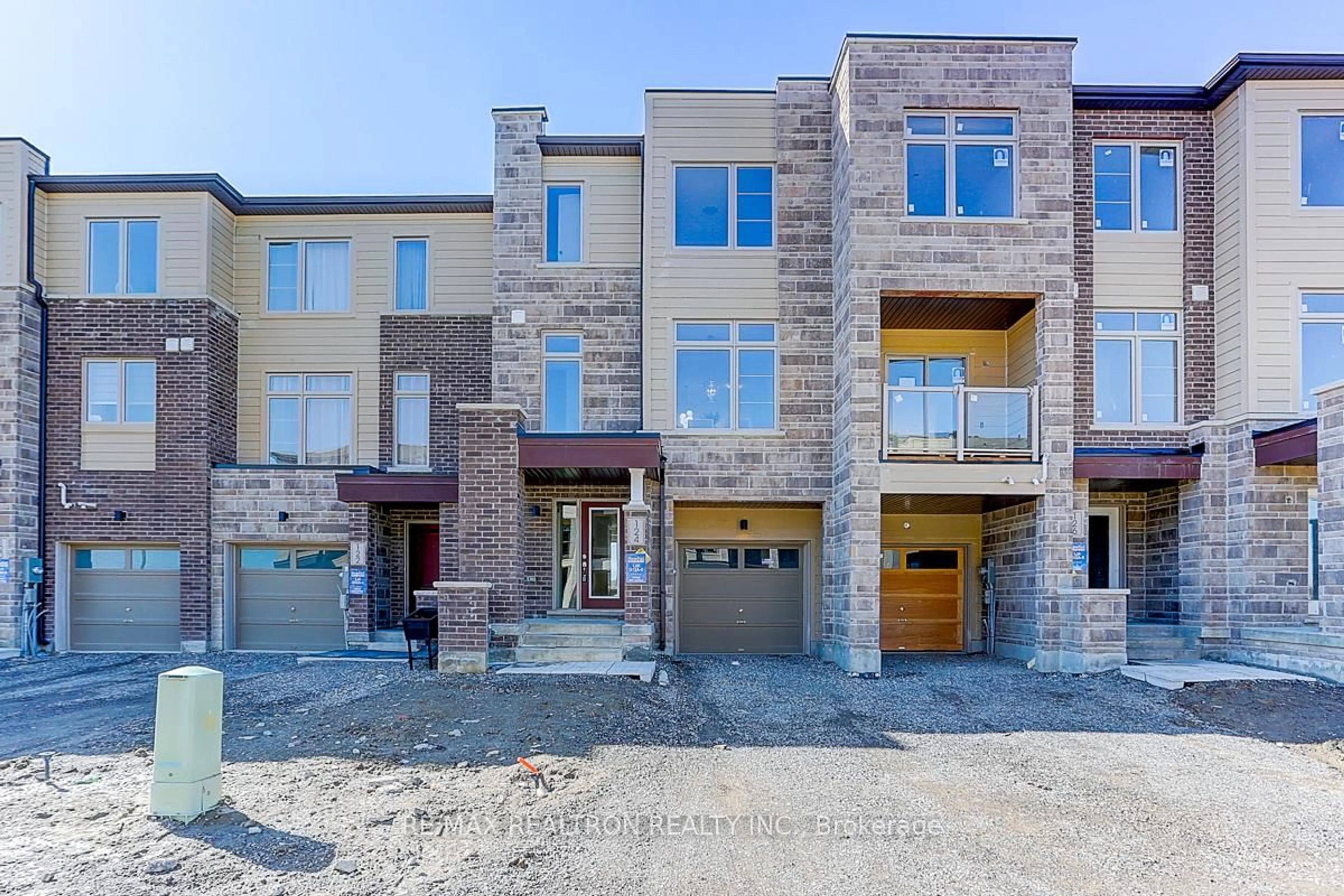 Home with brick exterior material, street for 124 Solstice Circ, Newmarket Ontario L3X 0L7
