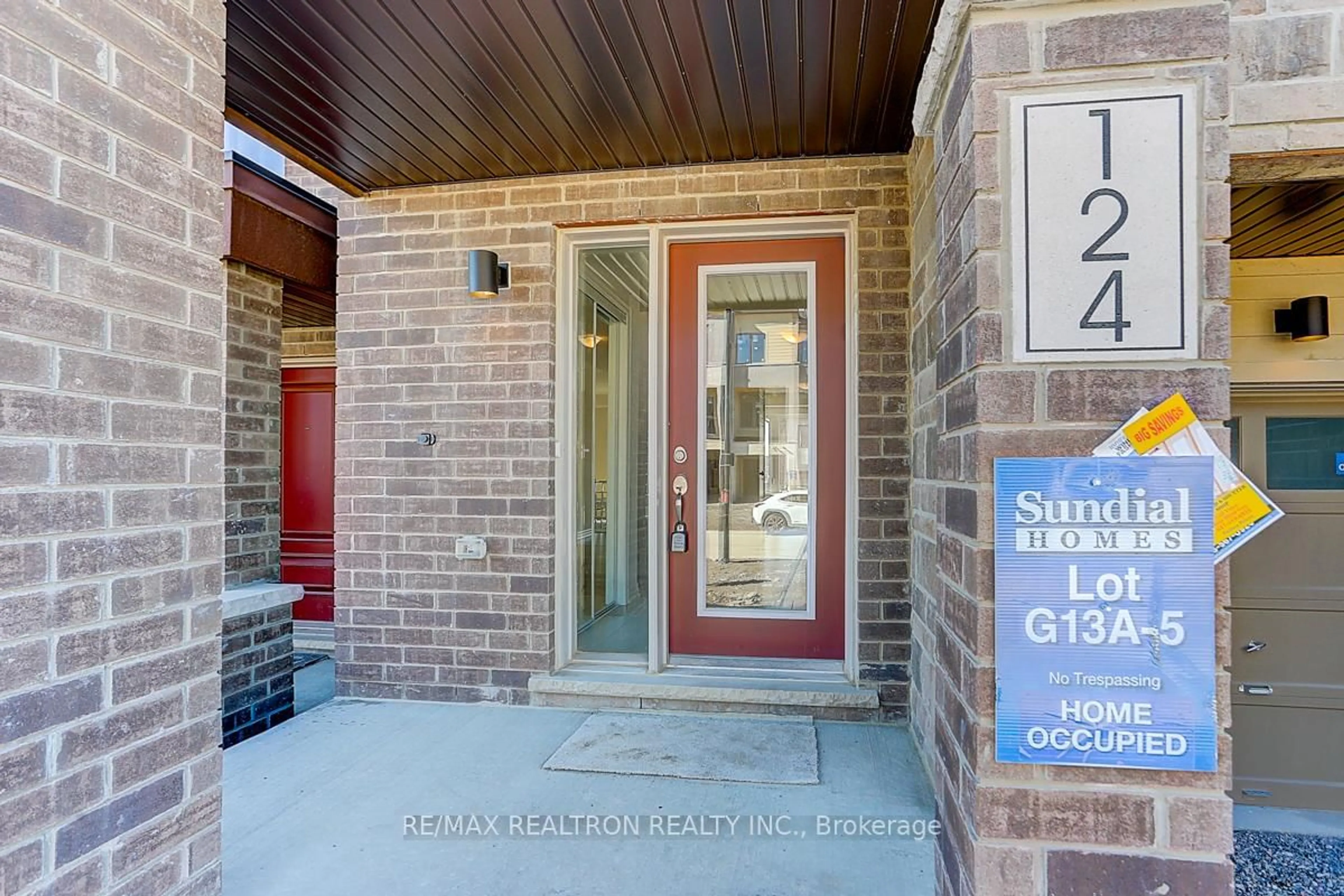 Indoor entryway for 124 Solstice Circ, Newmarket Ontario L3X 0L7