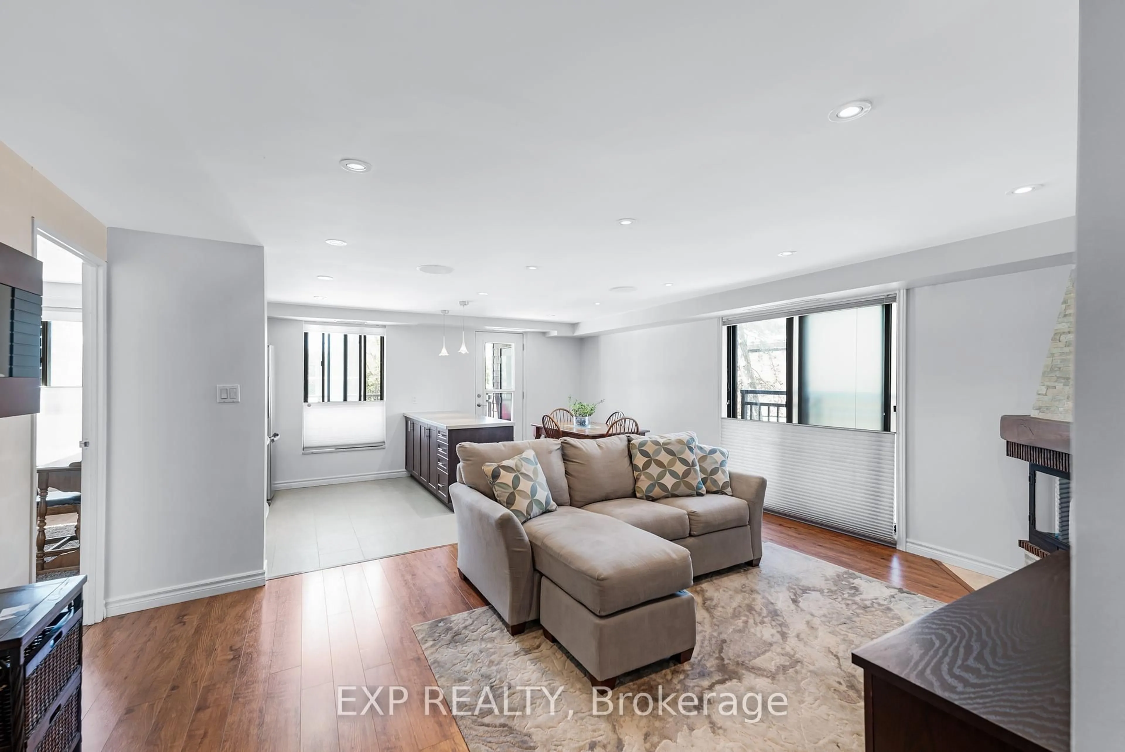 Living room with furniture, unknown for 15390 Yonge St #104, Aurora Ontario L4G 1N8
