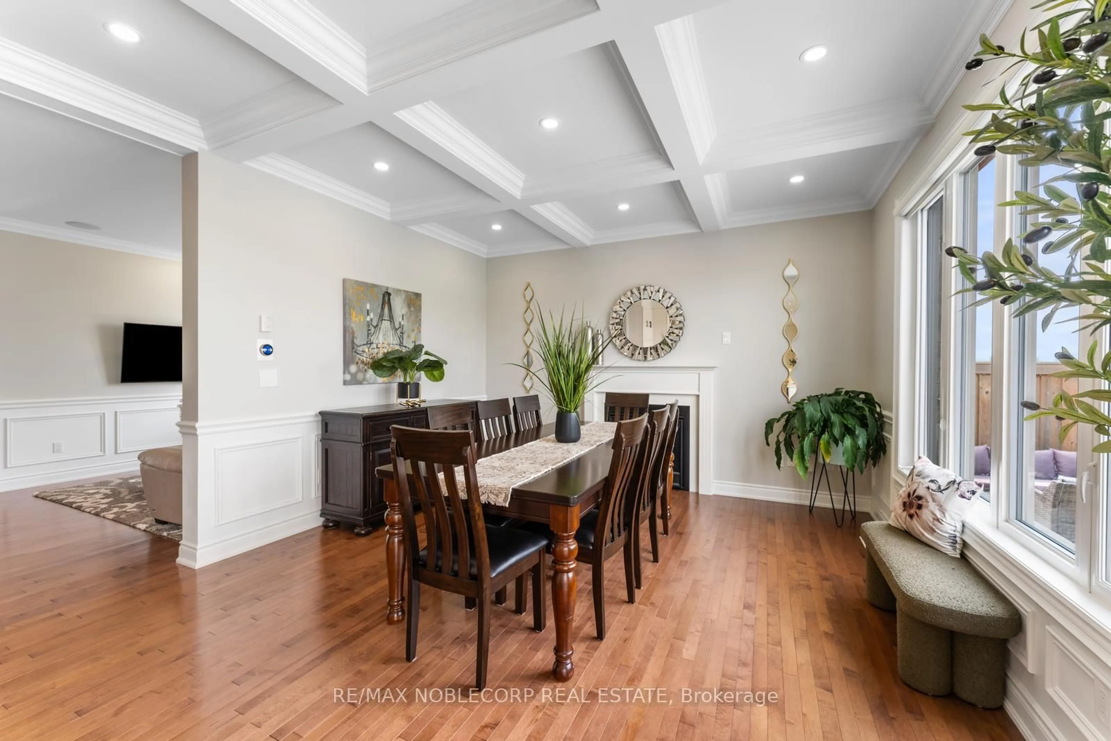 Dining room, unknown for 174 Strachan Tr, New Tecumseth Ontario M6J 2S9