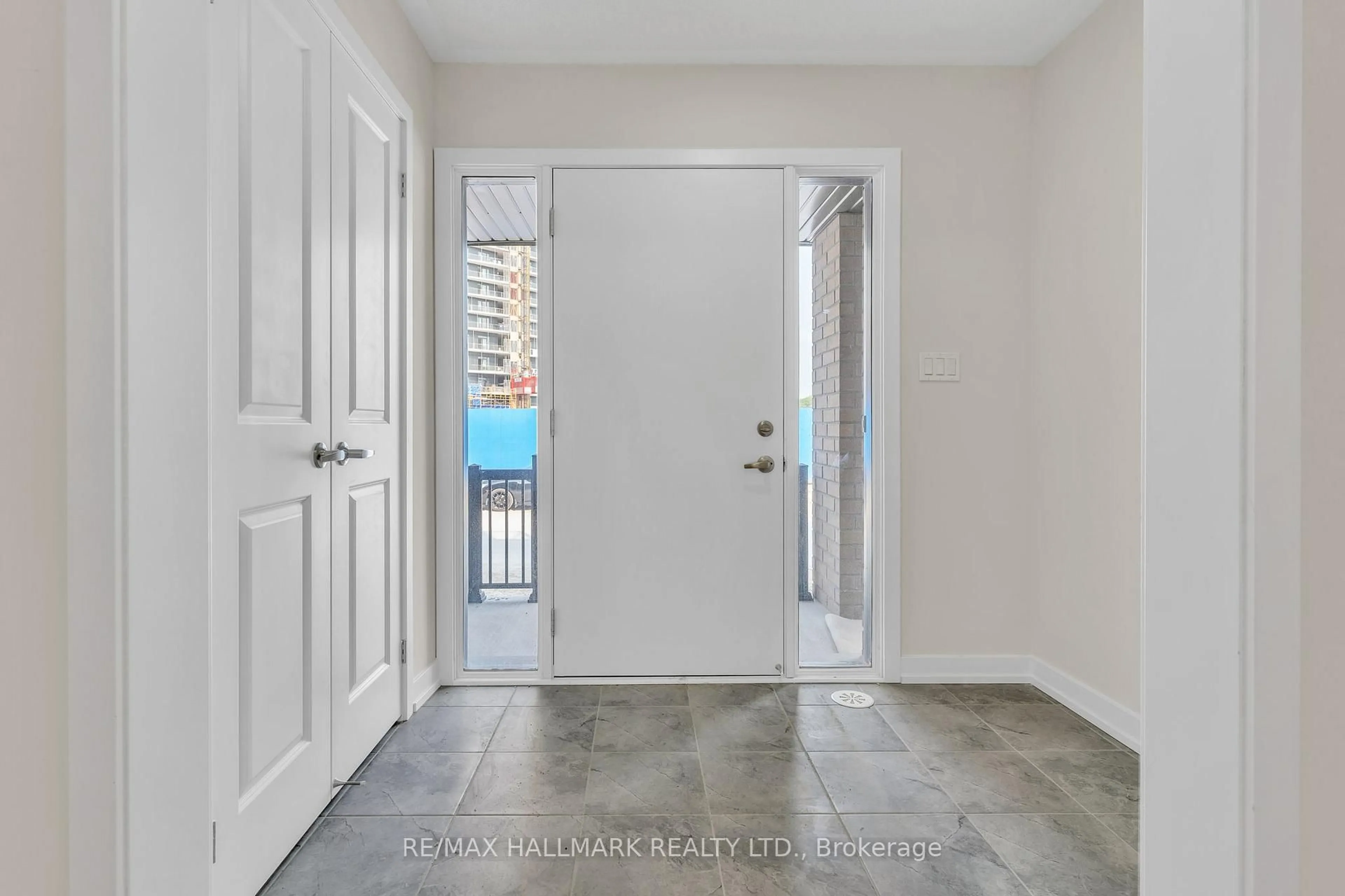 Indoor entryway for 26 Dandara Gate, Vaughan Ontario L4L 1V8