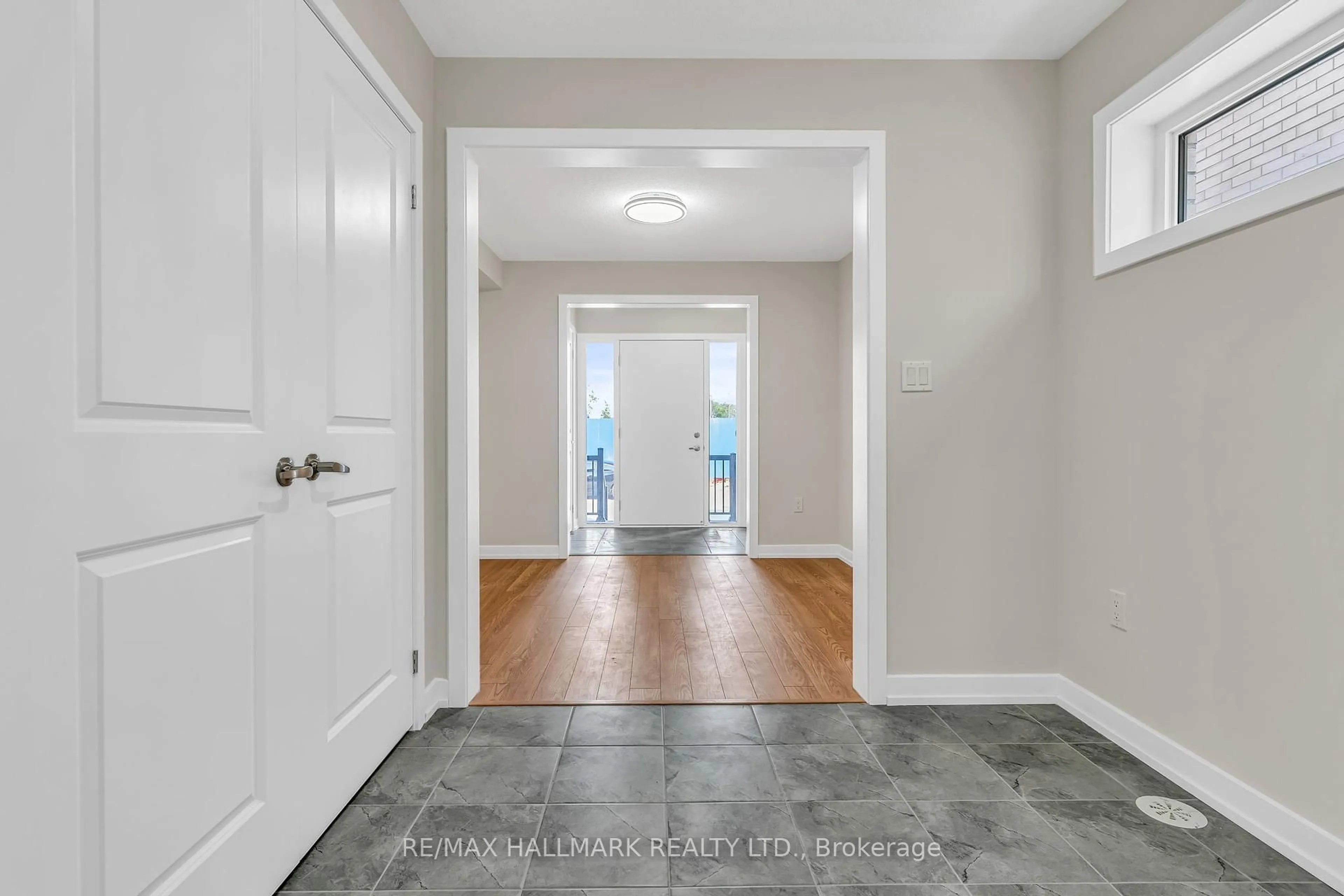 Indoor entryway for 26 Dandara Gate, Vaughan Ontario L4L 1V8