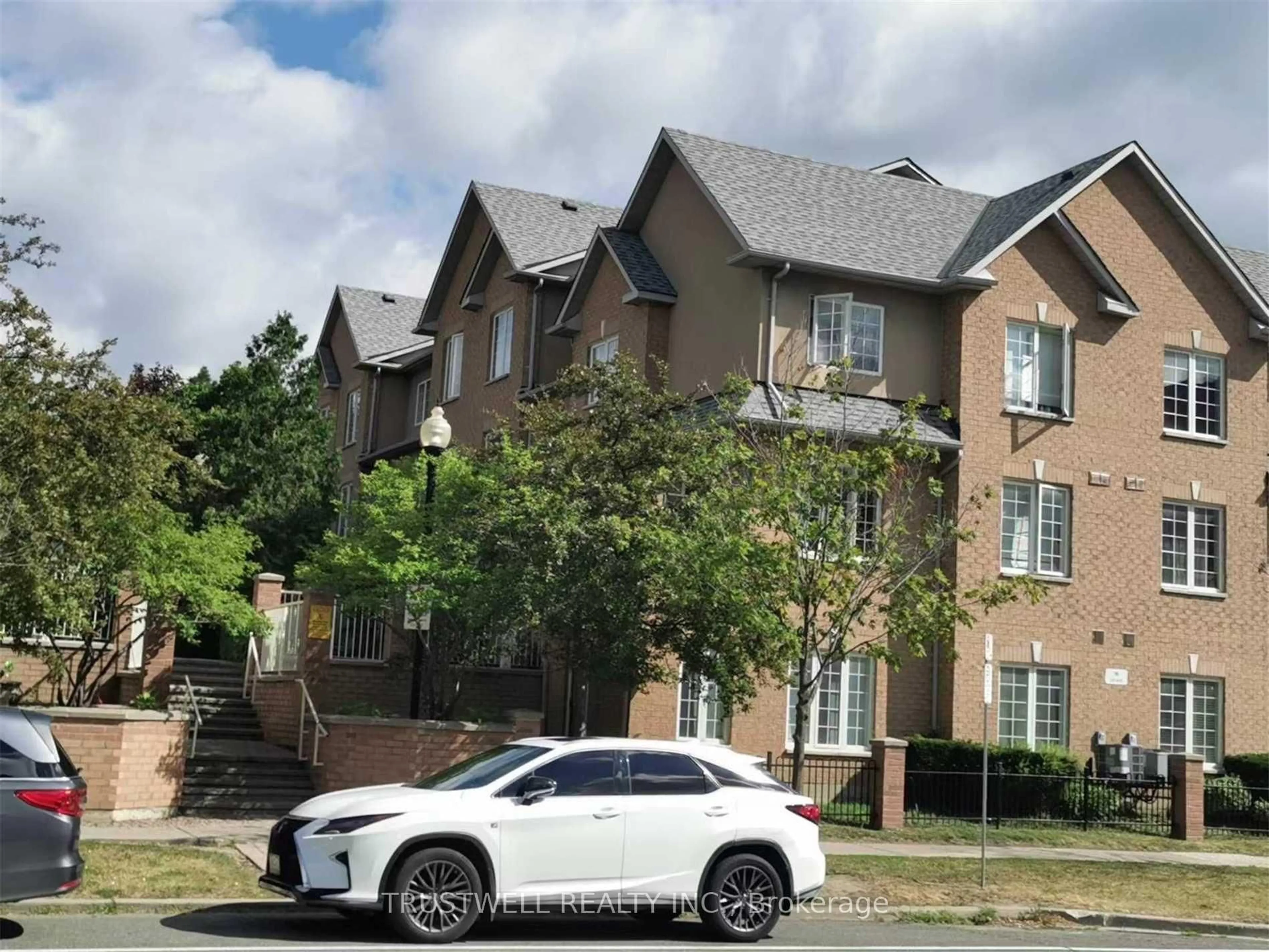 Unknown for 16 Cox Blvd #1, Markham Ontario L3R 4G4