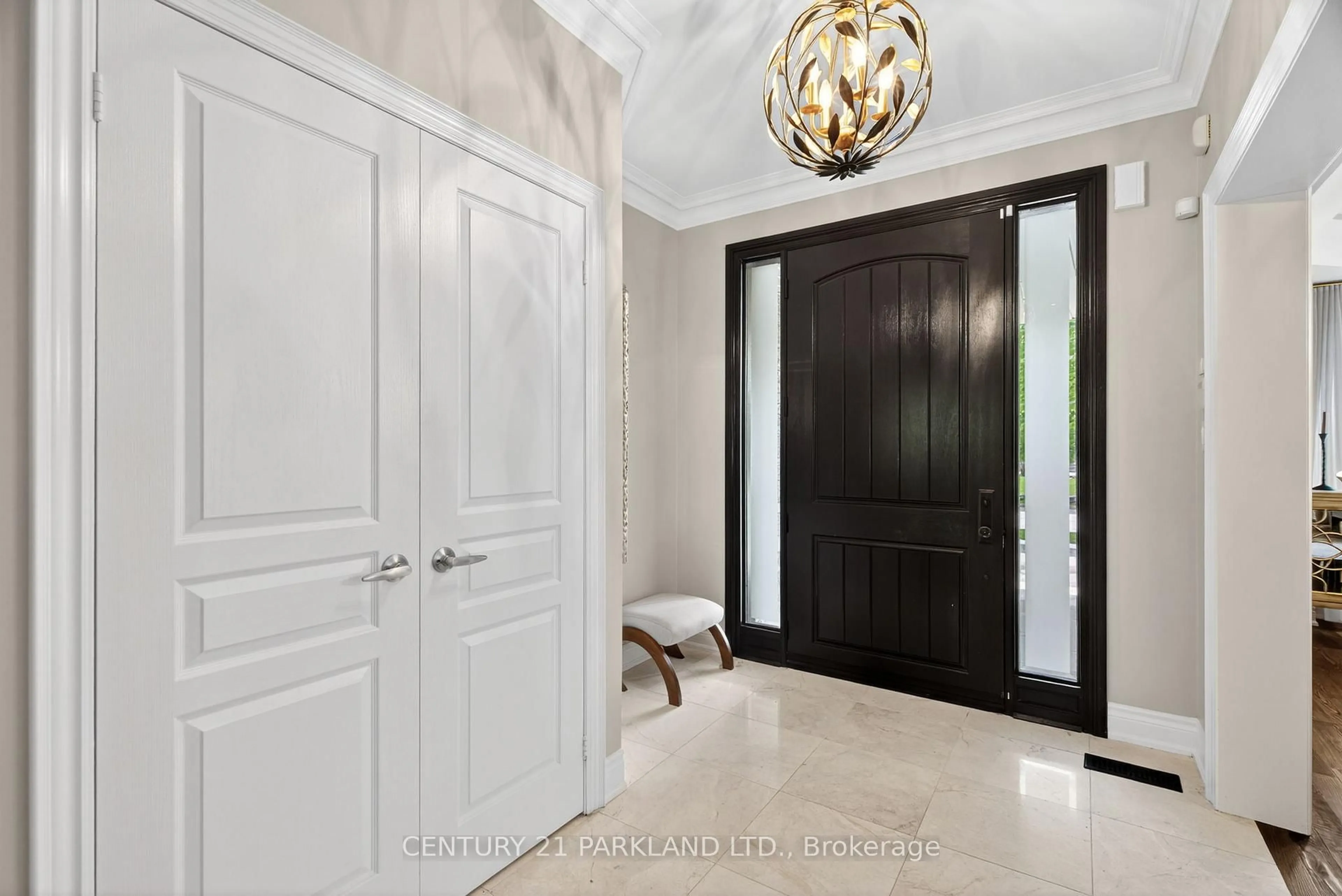 Indoor entryway for 69 Littleside St, Richmond Hill Ontario L4E 4T8