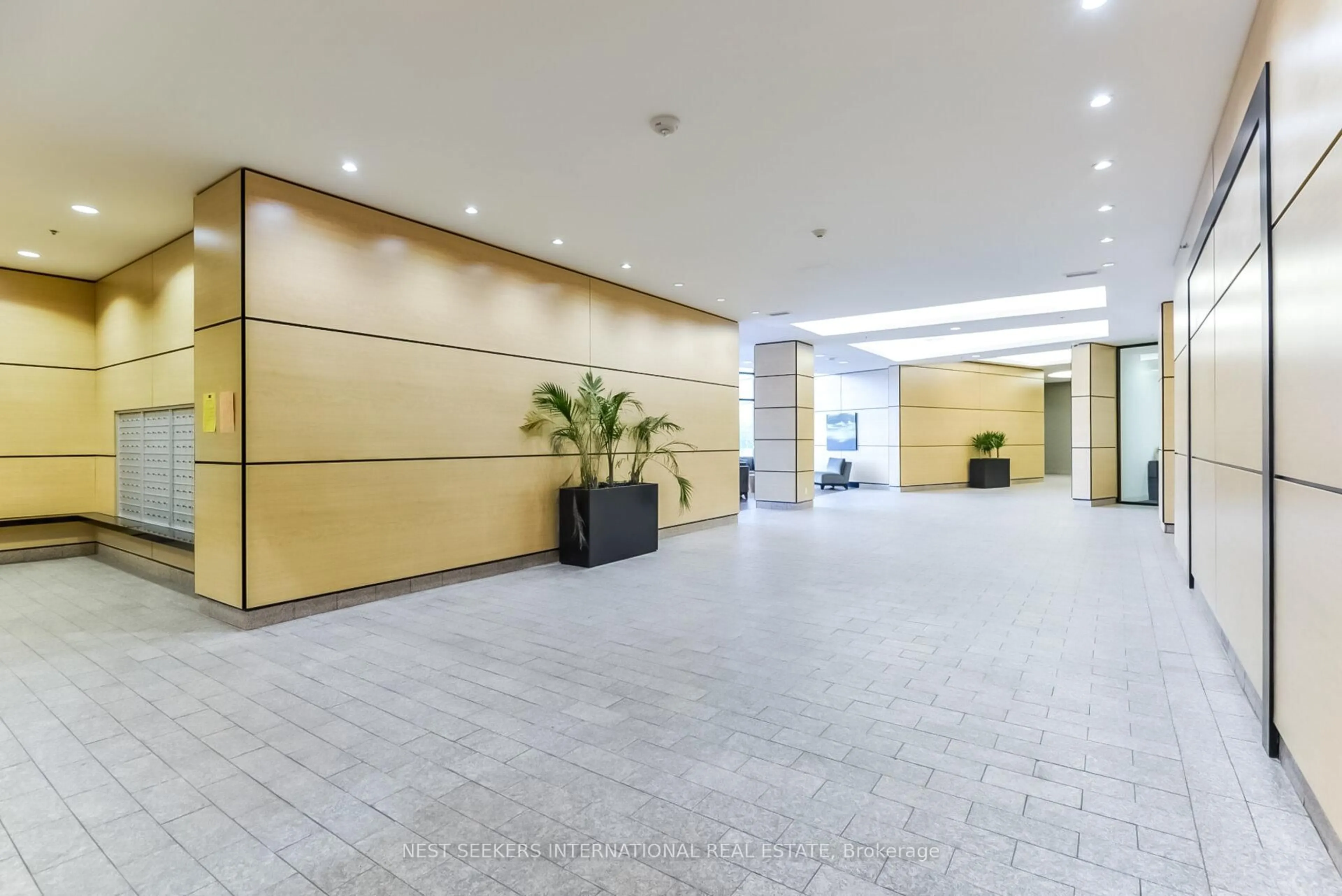 Indoor foyer for 2900 Highway 7, Vaughan Ontario L4K 0G3