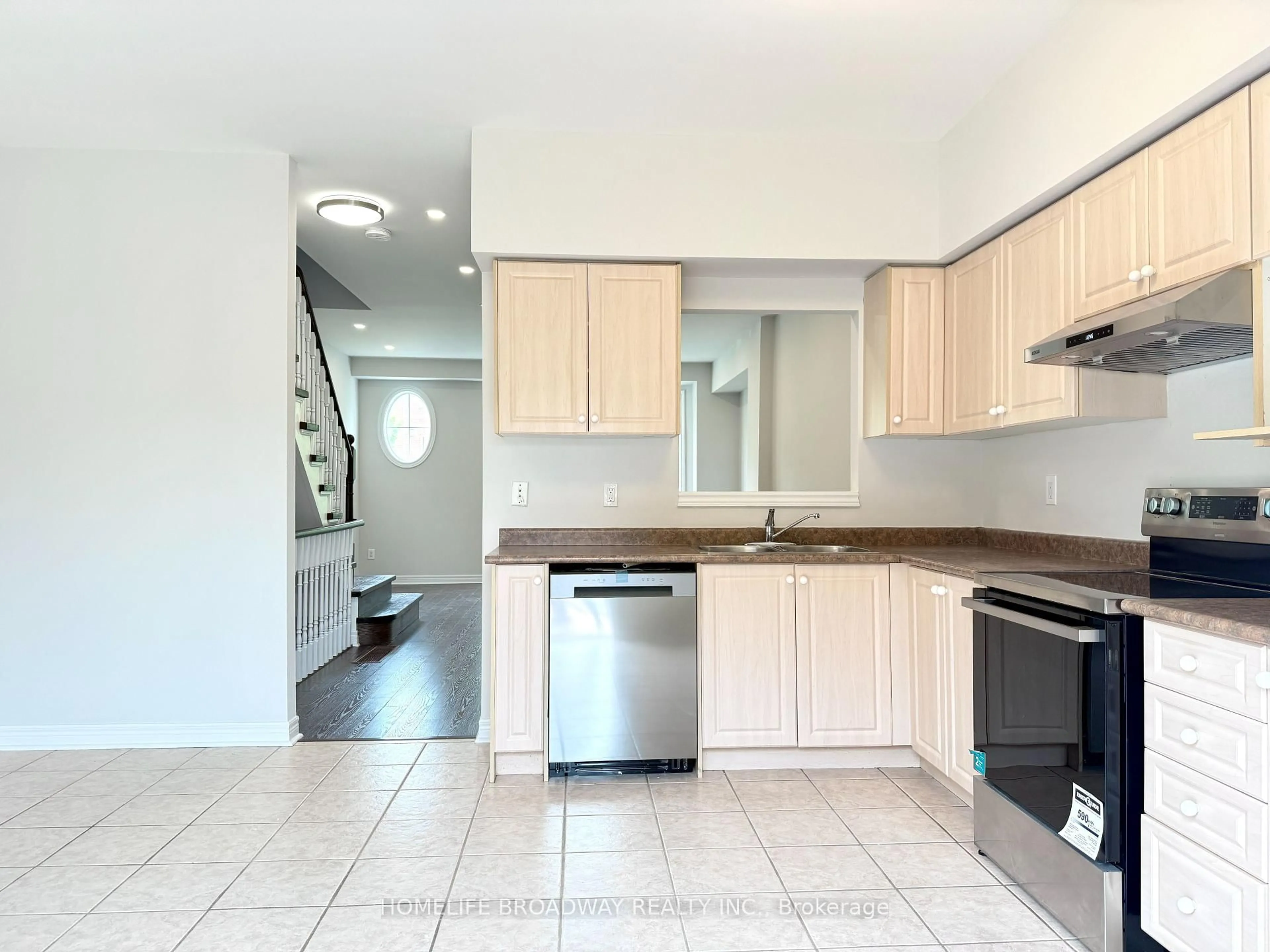 Standard kitchen, unknown for 31 Park Common Blvd, Markham Ontario L3T 7V1