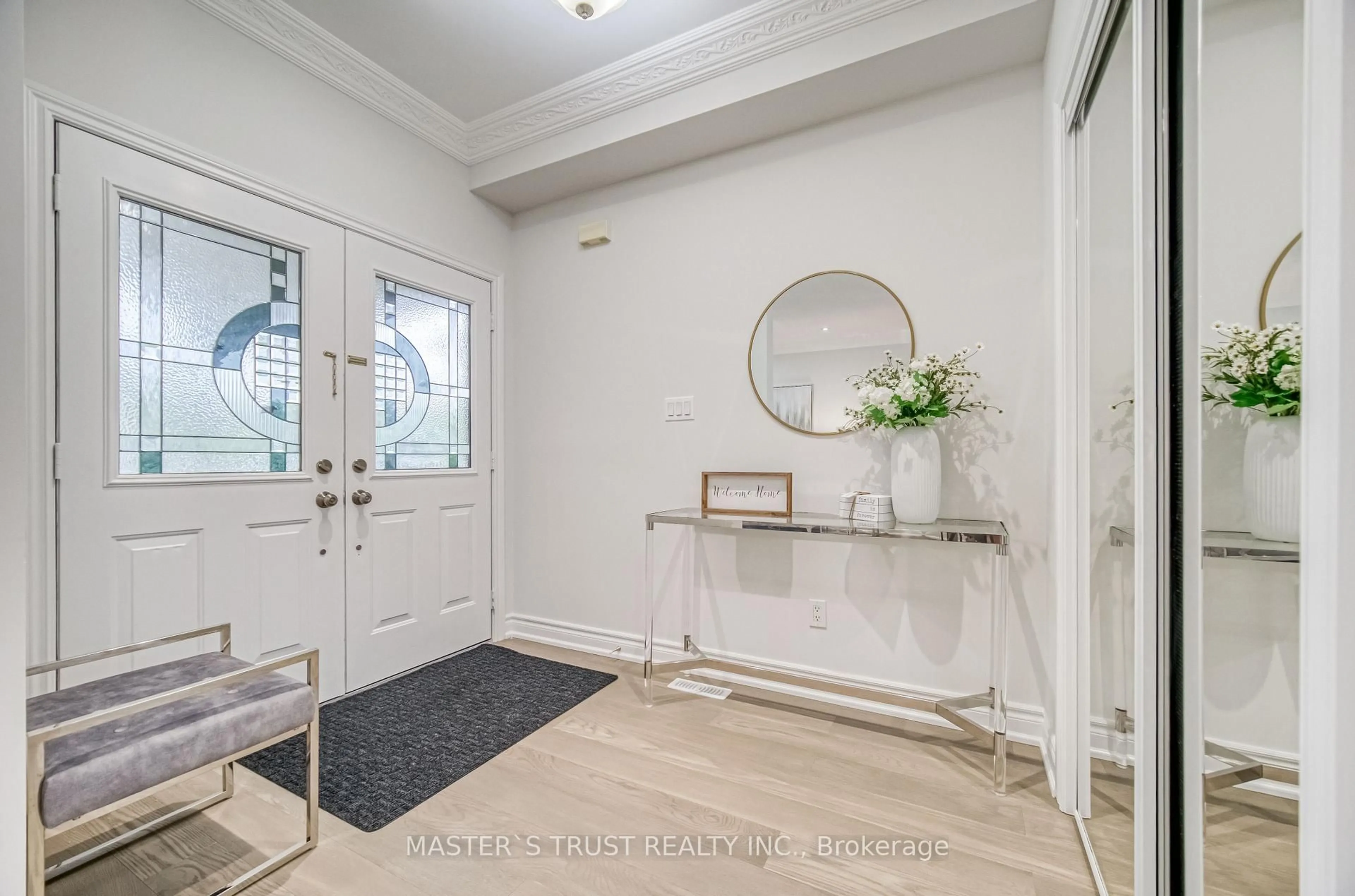 Indoor entryway for 76 Mynden Way, Newmarket Ontario L3X 3A9