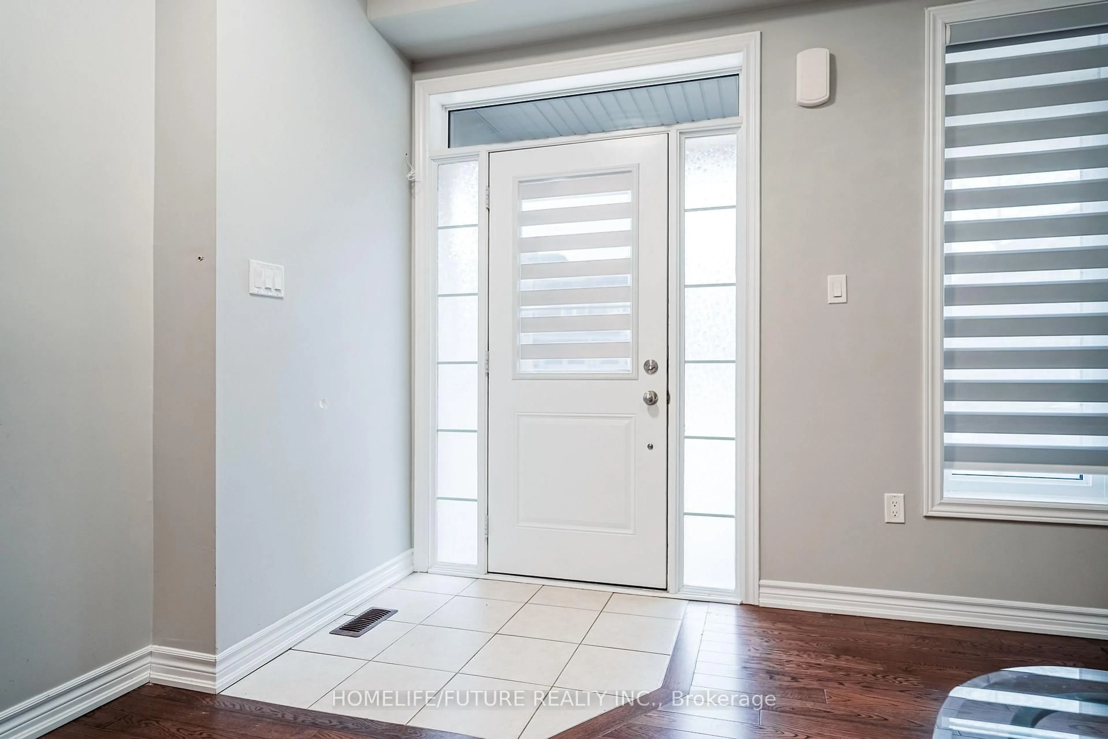 Indoor entryway for 53 Mondial Cres, East Gwillimbury Ontario L9N 0S2