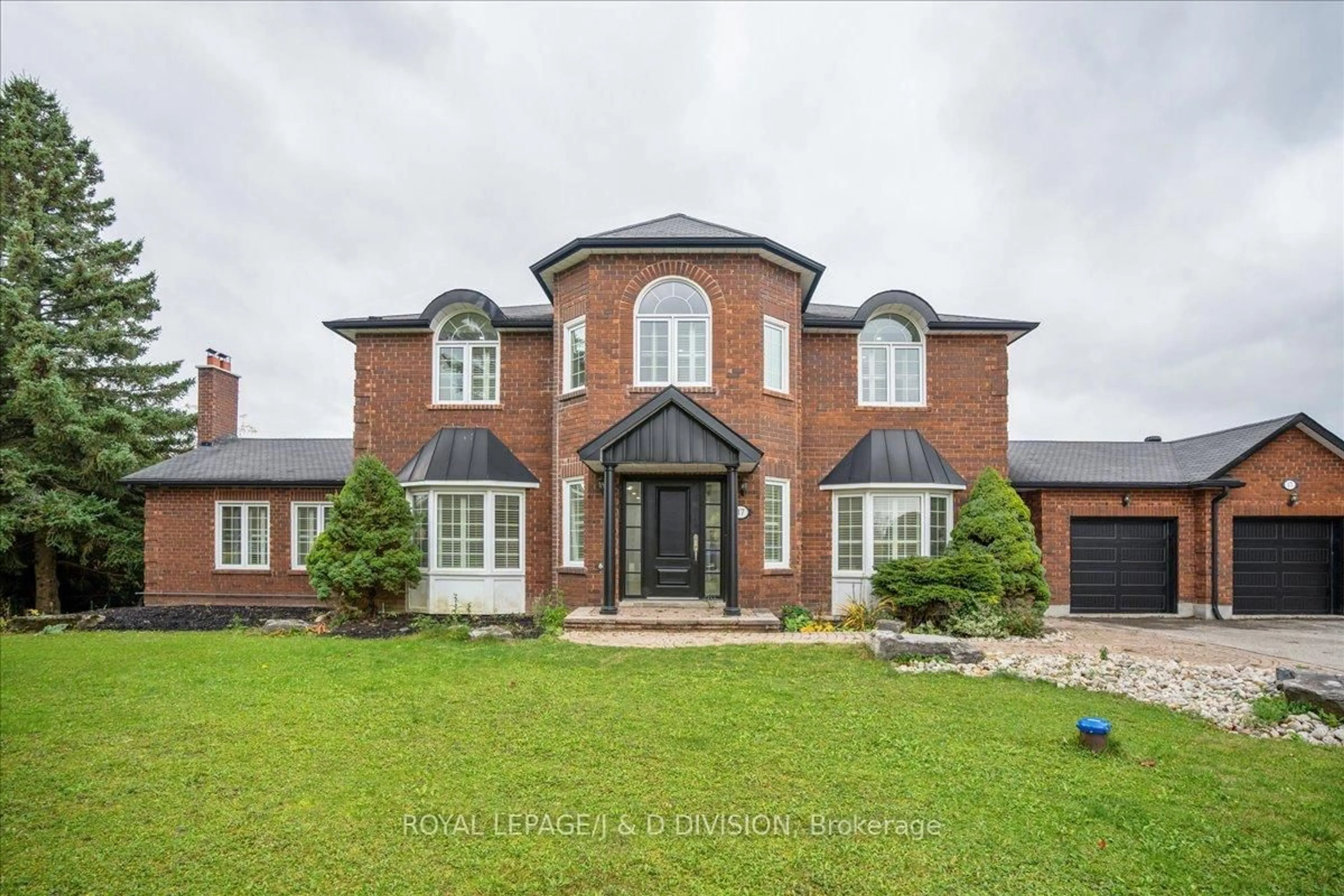 Home with brick exterior material, building for 17 Sleepy Hollow Lane, Whitchurch-Stouffville Ontario L4A 7X4