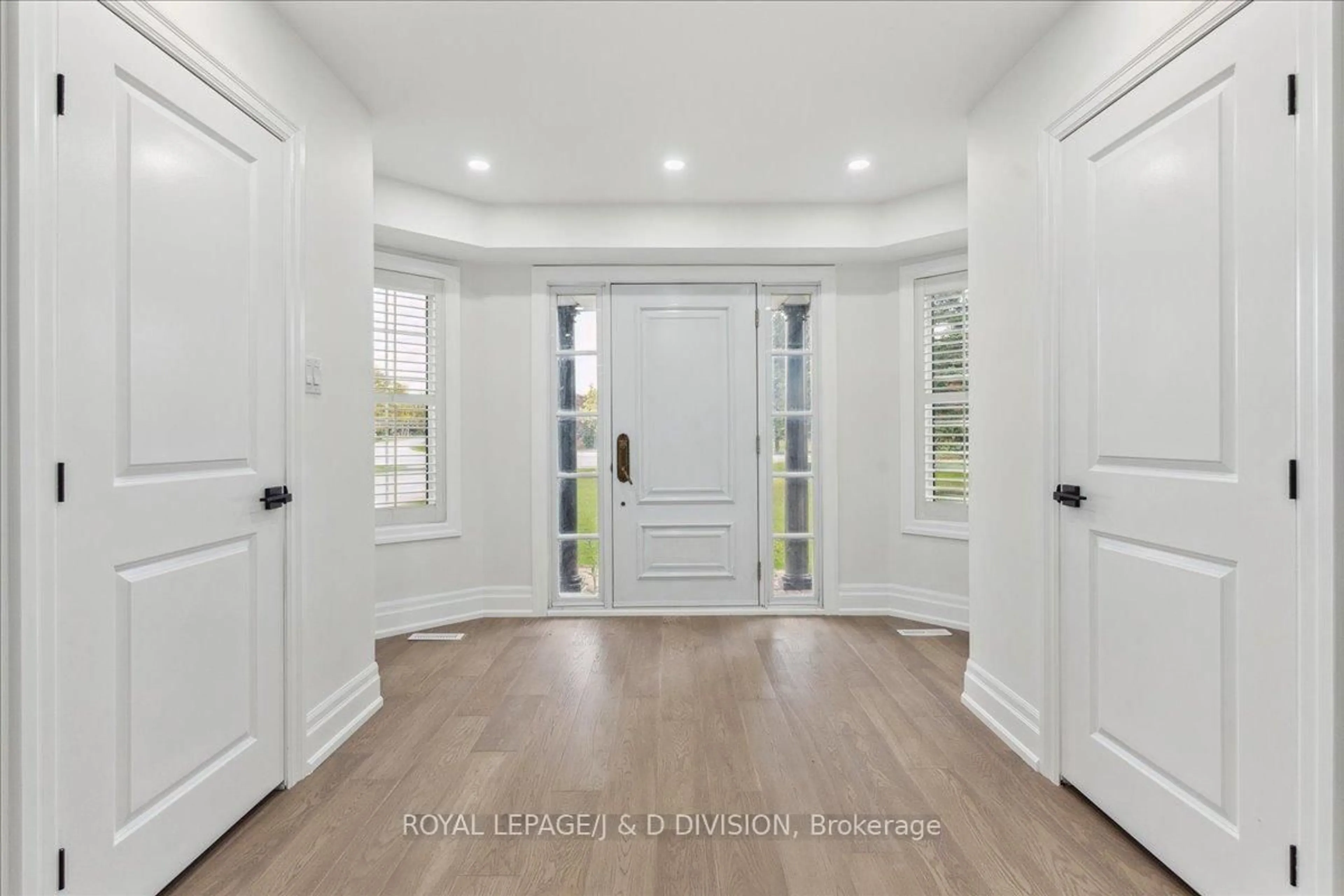 Indoor entryway for 17 Sleepy Hollow Lane, Whitchurch-Stouffville Ontario L4A 7X4