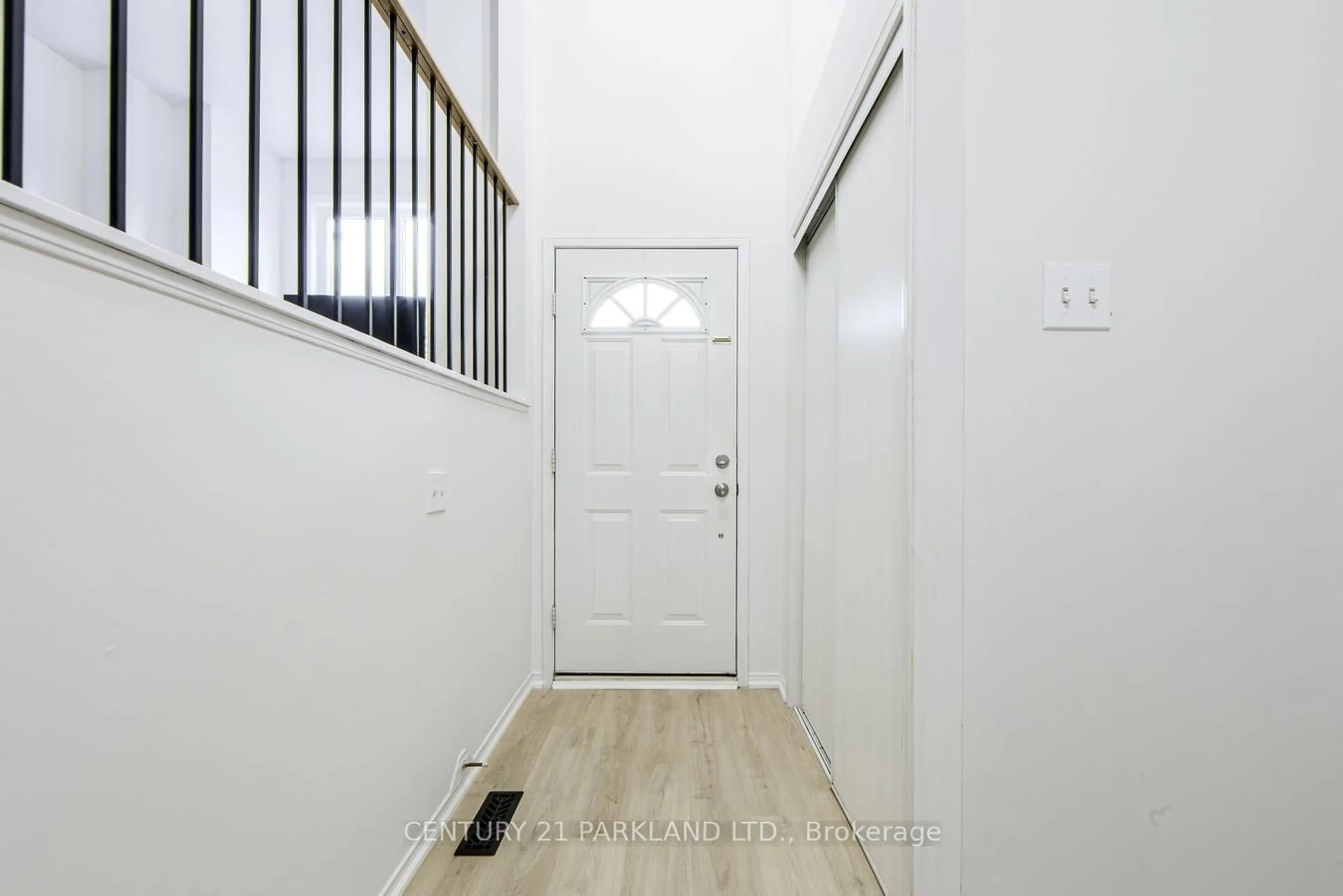 Indoor entryway for 26 Kelso Cres, Vaughan Ontario L6A 2C7