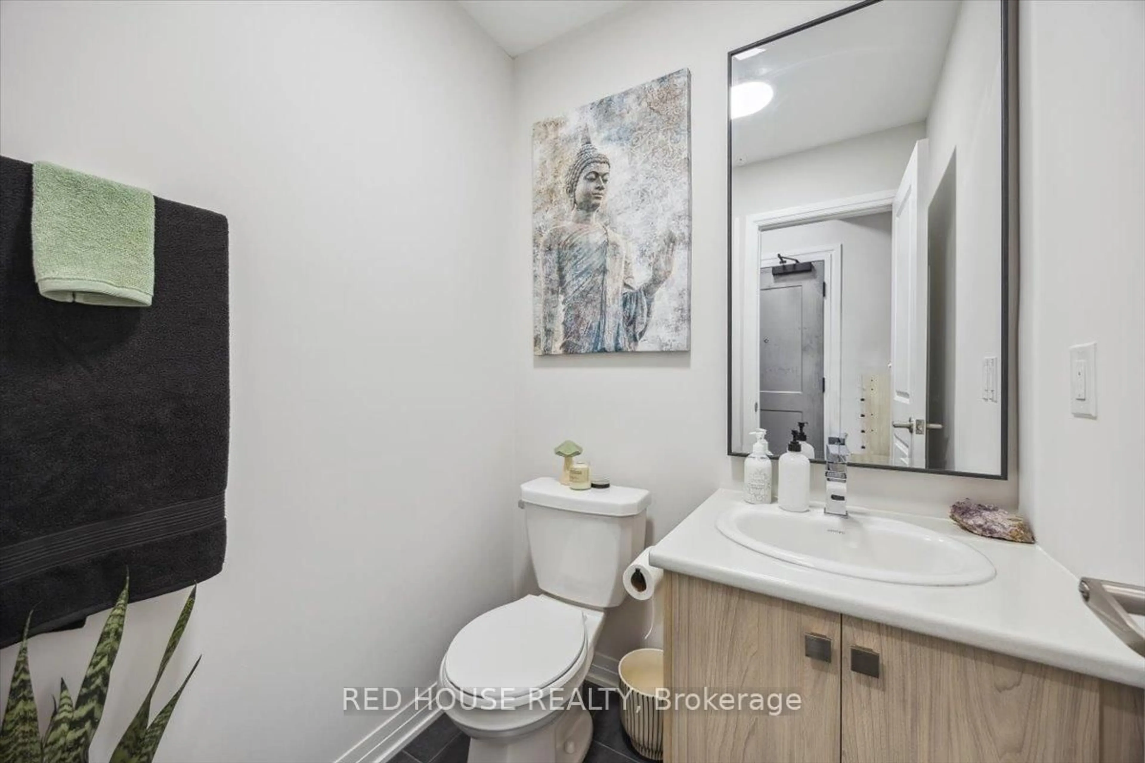 Standard bathroom, ceramic/tile floor for 40 Baynes Way #7, Bradford West Gwillimbury Ontario L3Z 4M4